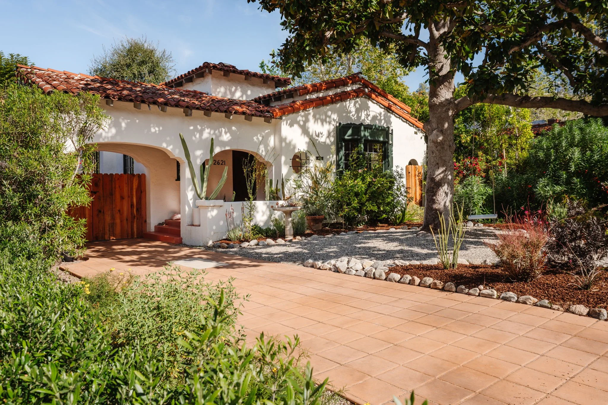 2621 E. Glenoaks Boulevard