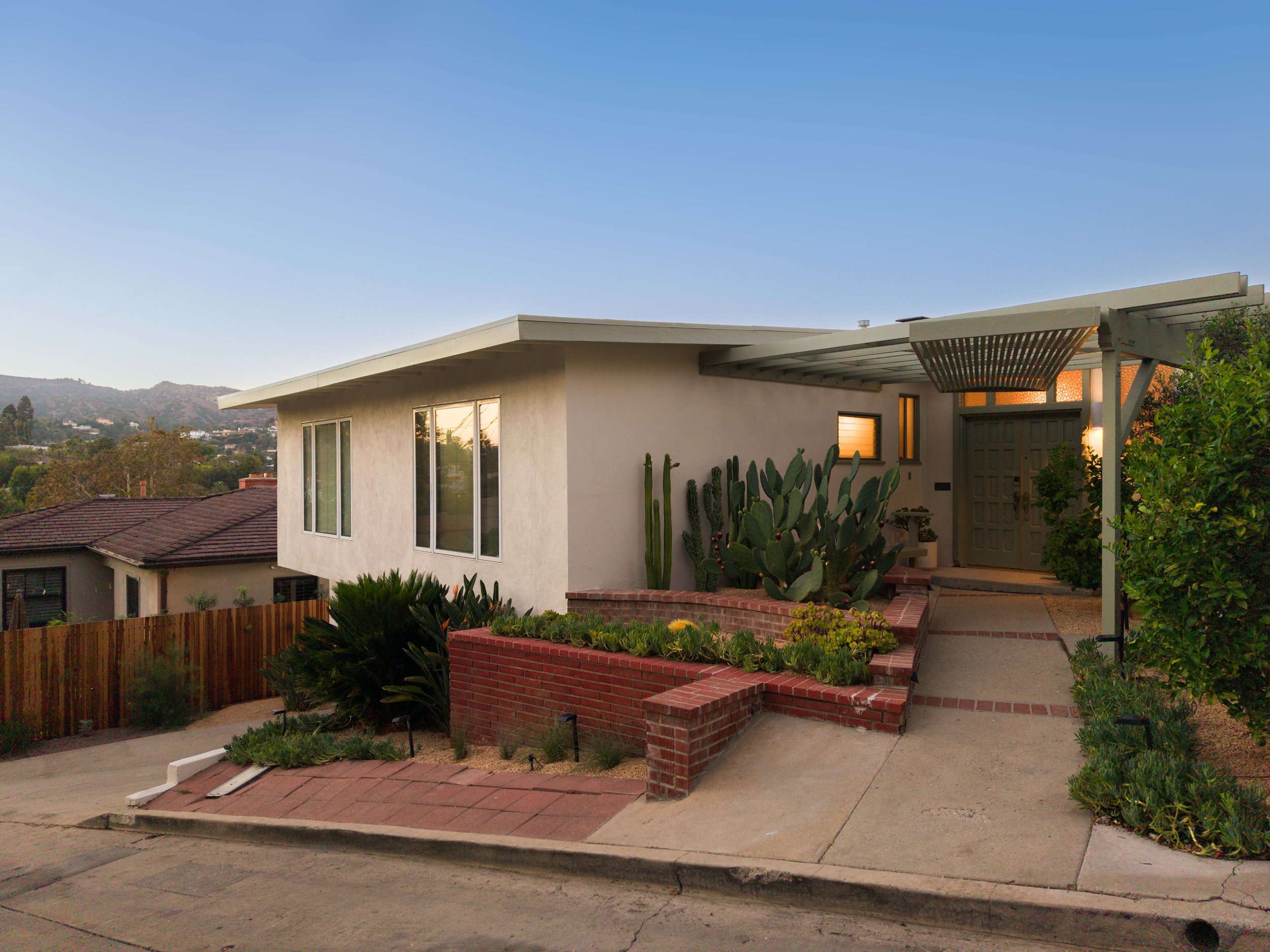 2446 Ronda Vista Drive