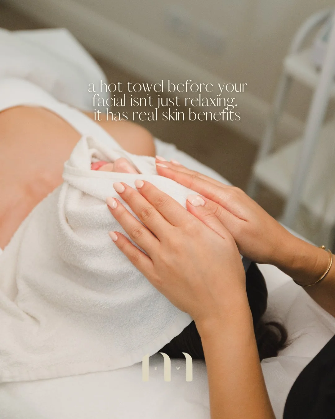 A hot towel before your facial isn&rsquo;t just relaxing, it has real skin benefits:⁠
⁠
🫧 opens pores for a deeper cleanse⁠
🫧 softens the skin for smoother extractions⁠
🫧 boosts circulation for a natural glow⁠
🫧 helps your skin absorb products mo