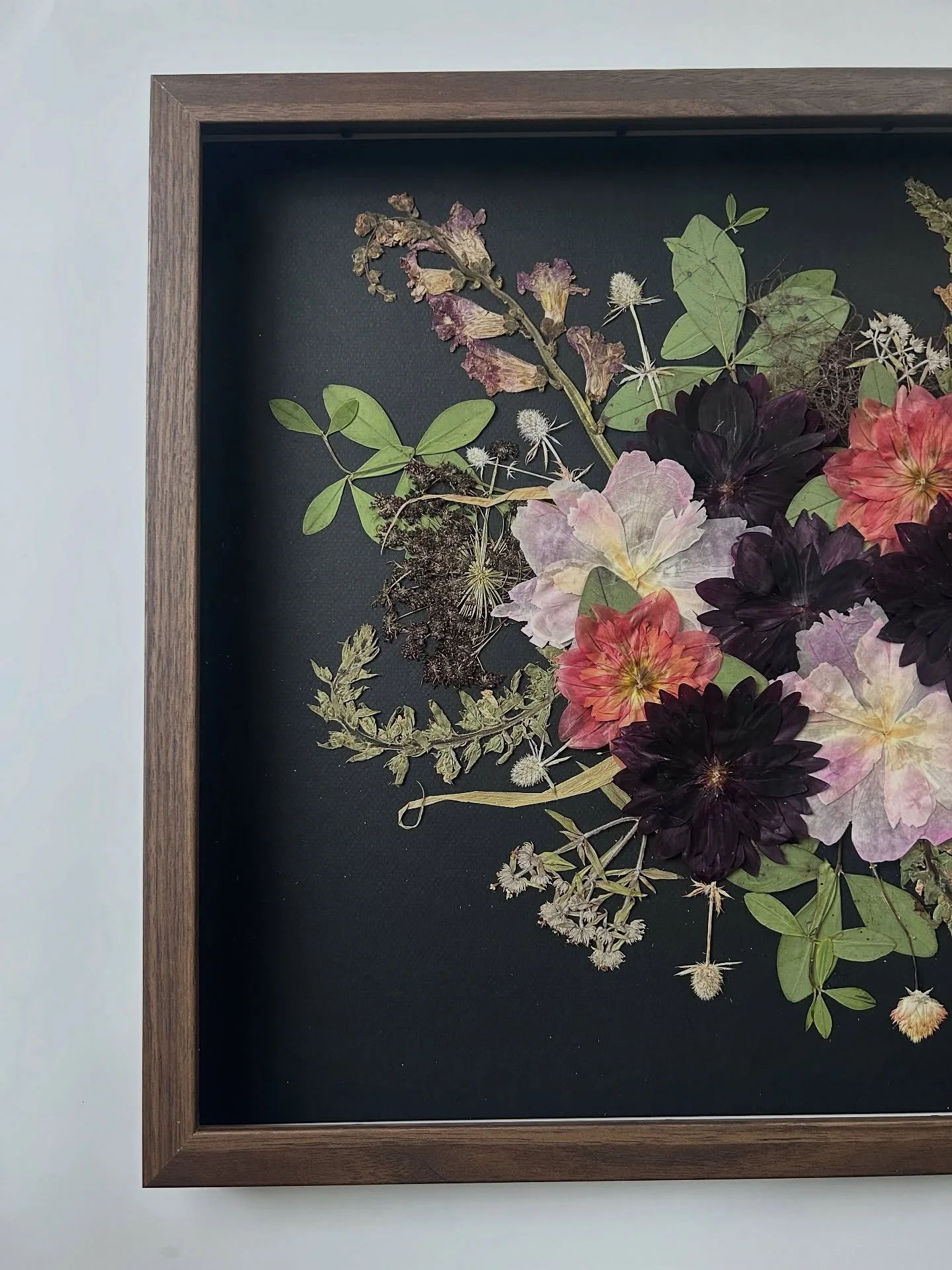 🌸I had the absolute honor of preserving one of my best friend&rsquo;s wedding bouquets in a custom pressed flower frame. 💐 This one was extra special because not only was I part of her wedding day, but I also designed her wedding invitations. She e