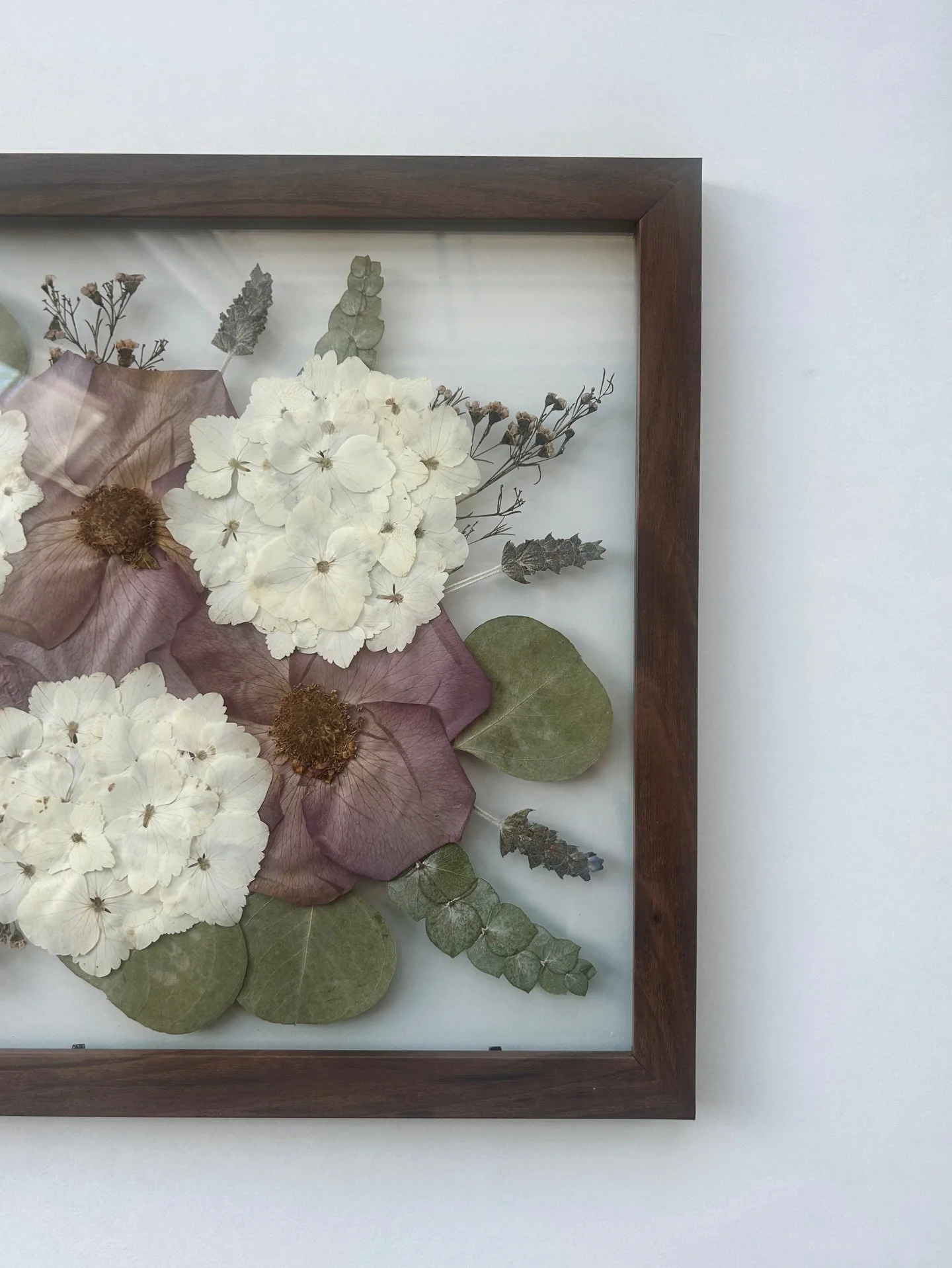 Haleigh&rsquo;s wedding bouquet was filled with the most gorgeous hydrangeas, and let me tell you&mdash;every single tiny bloom was worth the time. 🤍 Hydrangeas are one of the most detailed (and tedious!) flowers to press, but I loved slowing down a