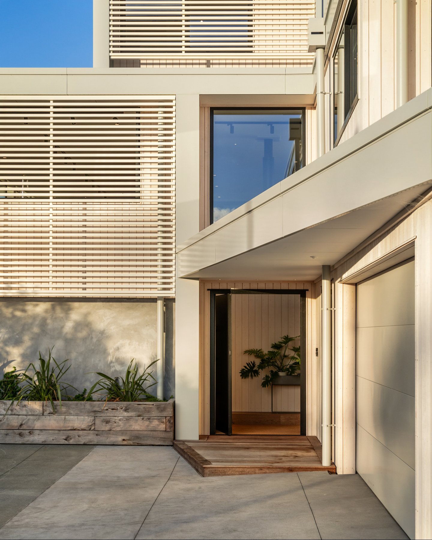 The classic whitewashed cedar paired with Gull Grey Coloursteel is an understated, timeless coastal combination.