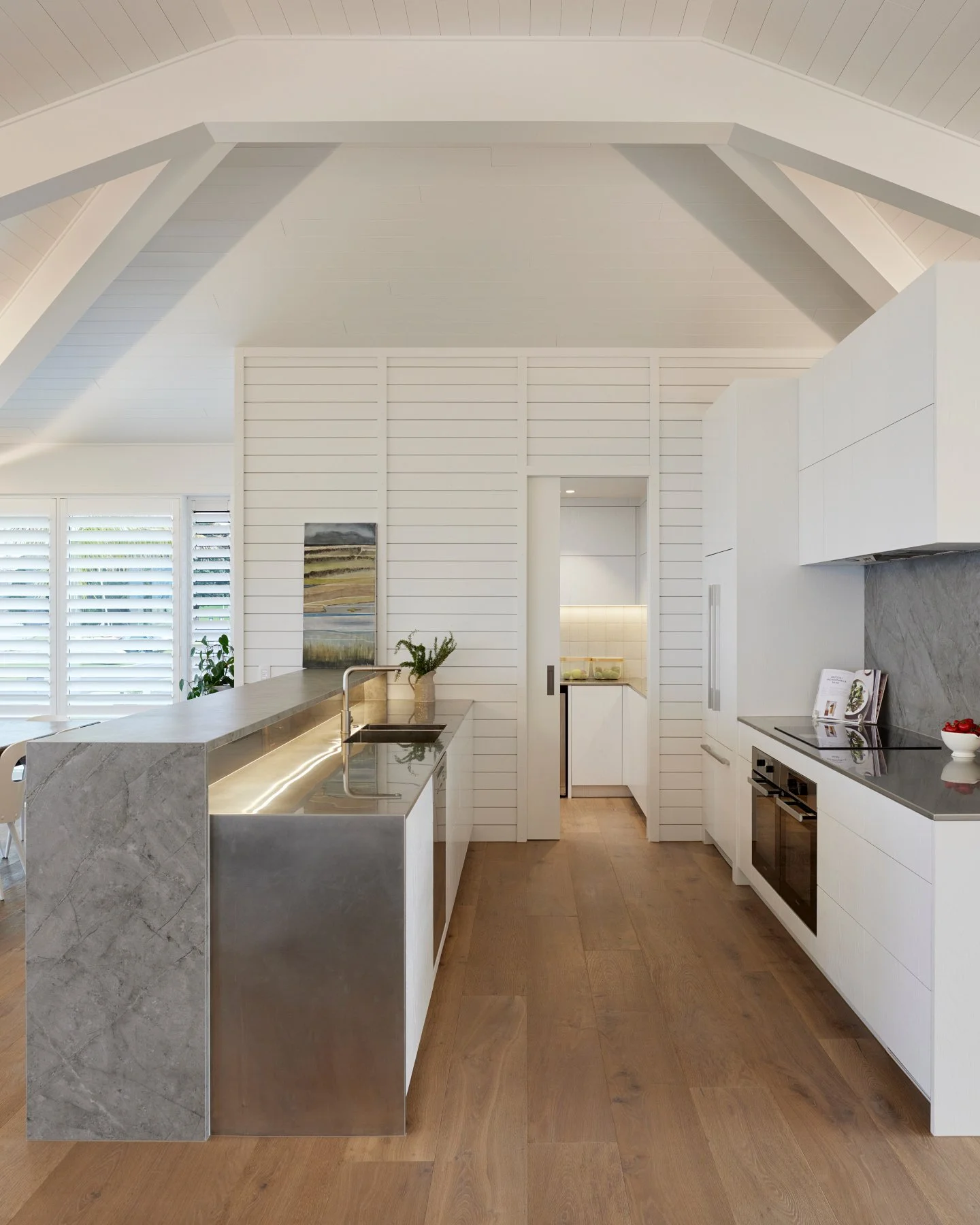 The difference is in the detail.

Tongue and groove pavilion ceiling paired with a matching feature wall - a finish that speaks for itself.

@aaphotographynz
@carnachan_architecture
@kitchenandinteriorco