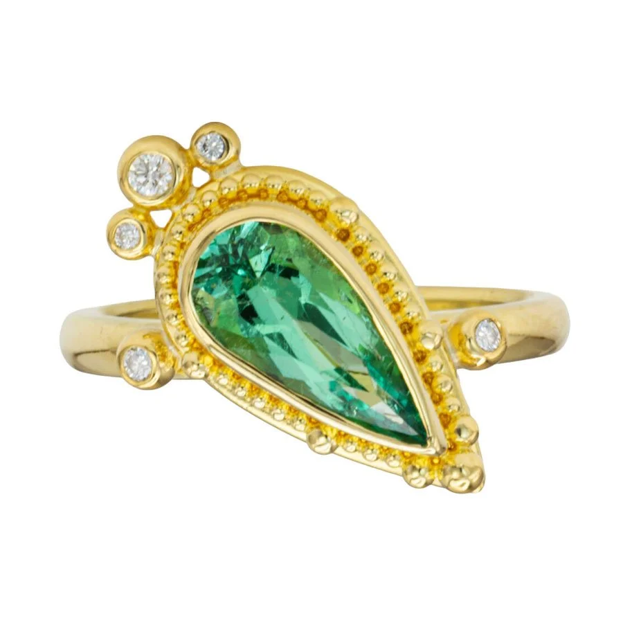 Emerald cocktail ring in 22k gold with diamonds