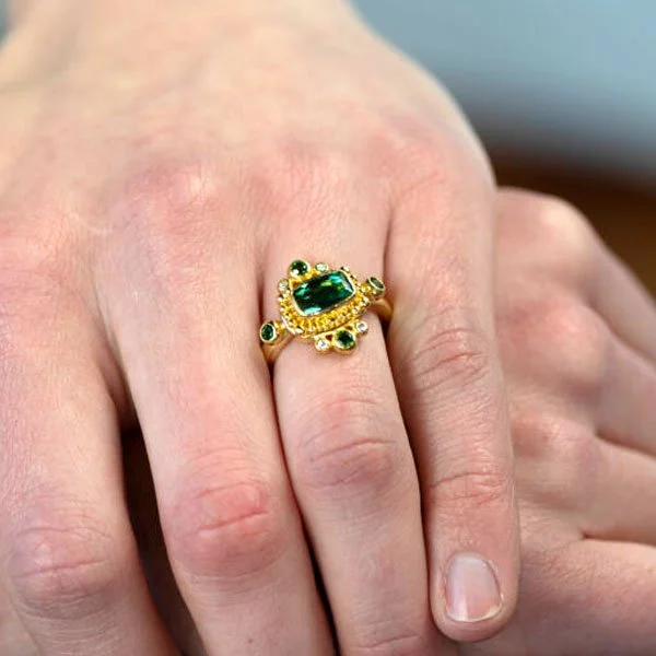 Indicolite Tourmalie Ring in 22k Gold on Woman's Hand