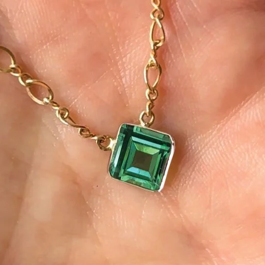 green-tourmaline-layering-necklace-bespoke-jewelry.jpg