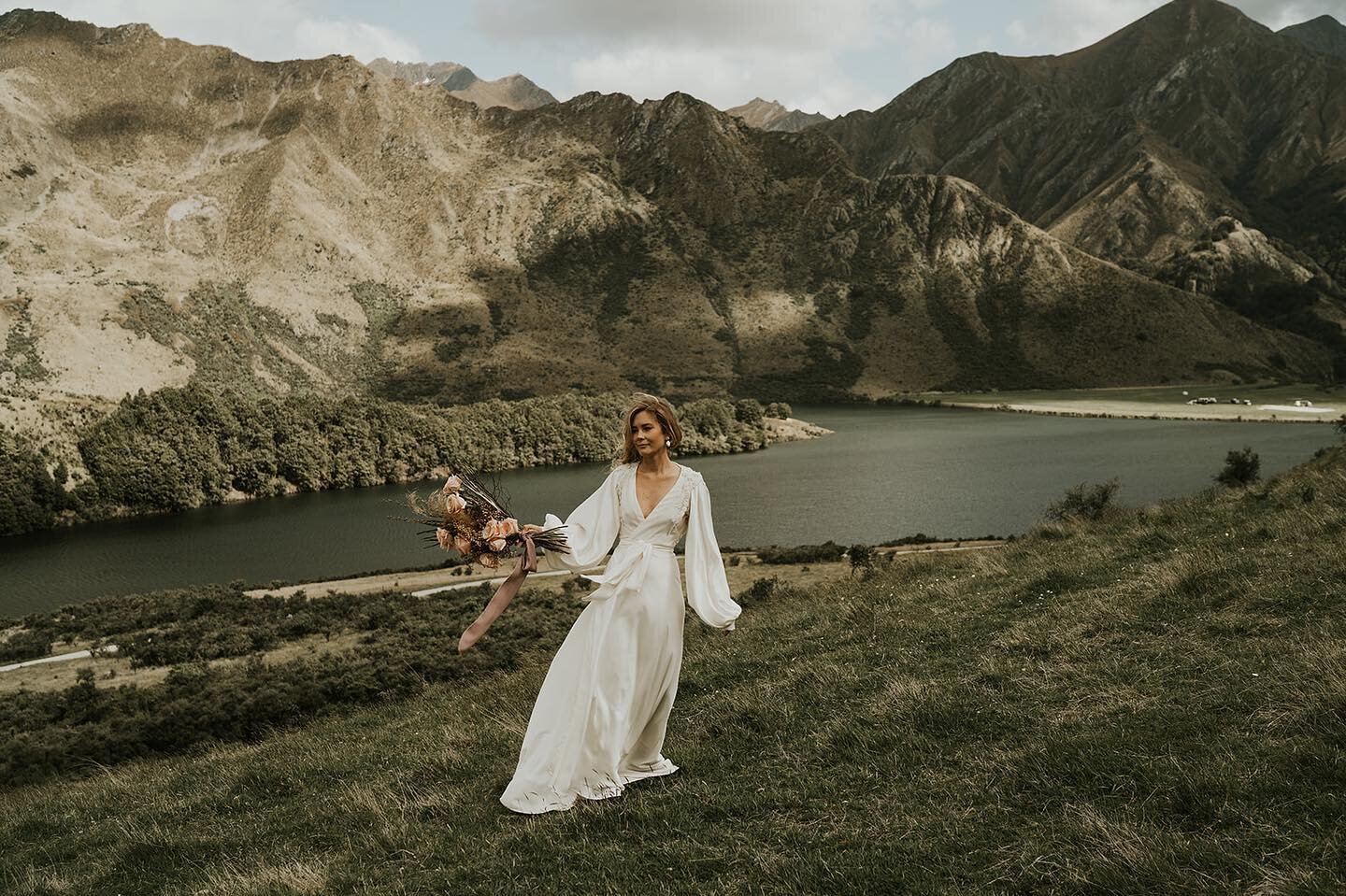 Need to book a photographer? 

We work closely with the best photographers Queenstown has to offer, and they are incredible! Whether it&rsquo;s for your wedding or you&rsquo;d just like to have someone pop over for an hour to capture your getaway we 