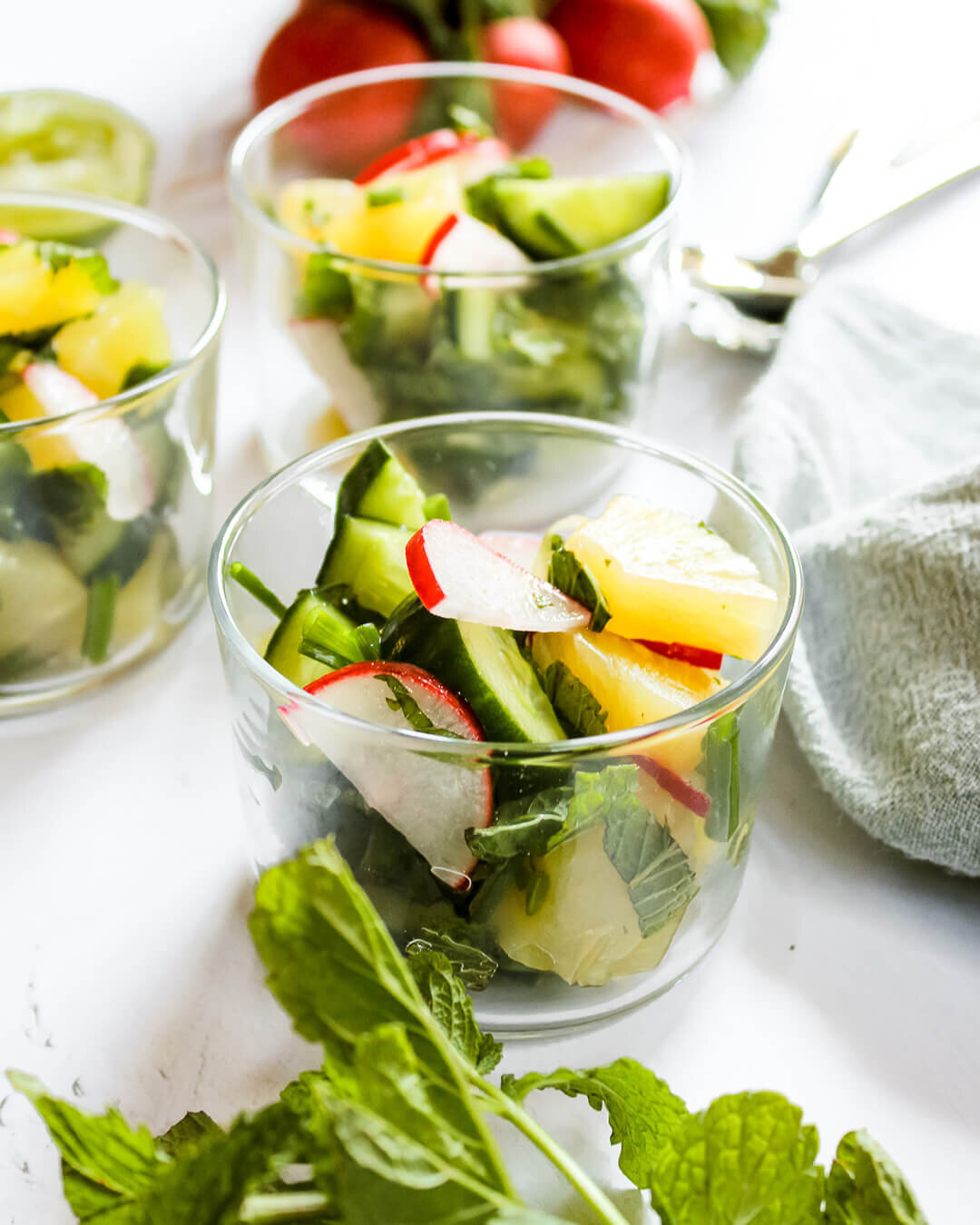 This pineapple and cucumber salad has been my favourite go to side this summer. It's zesty, a little sweet and beautifully fresh. Perfect to accompany any BBQ and takes less than 10 minutes to put together. Here's how to make it 👇​​​​​​​​
​​​​​​​​
F