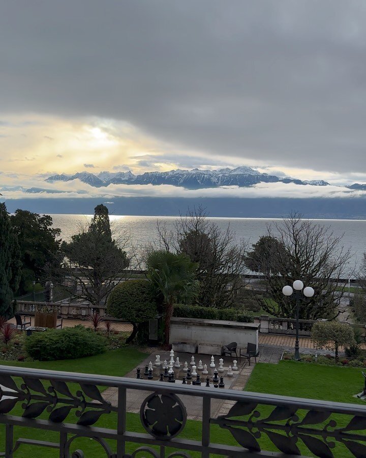 bonne ann&eacute;e 🗻✨🇨🇭🧖🏻&zwj;♀️