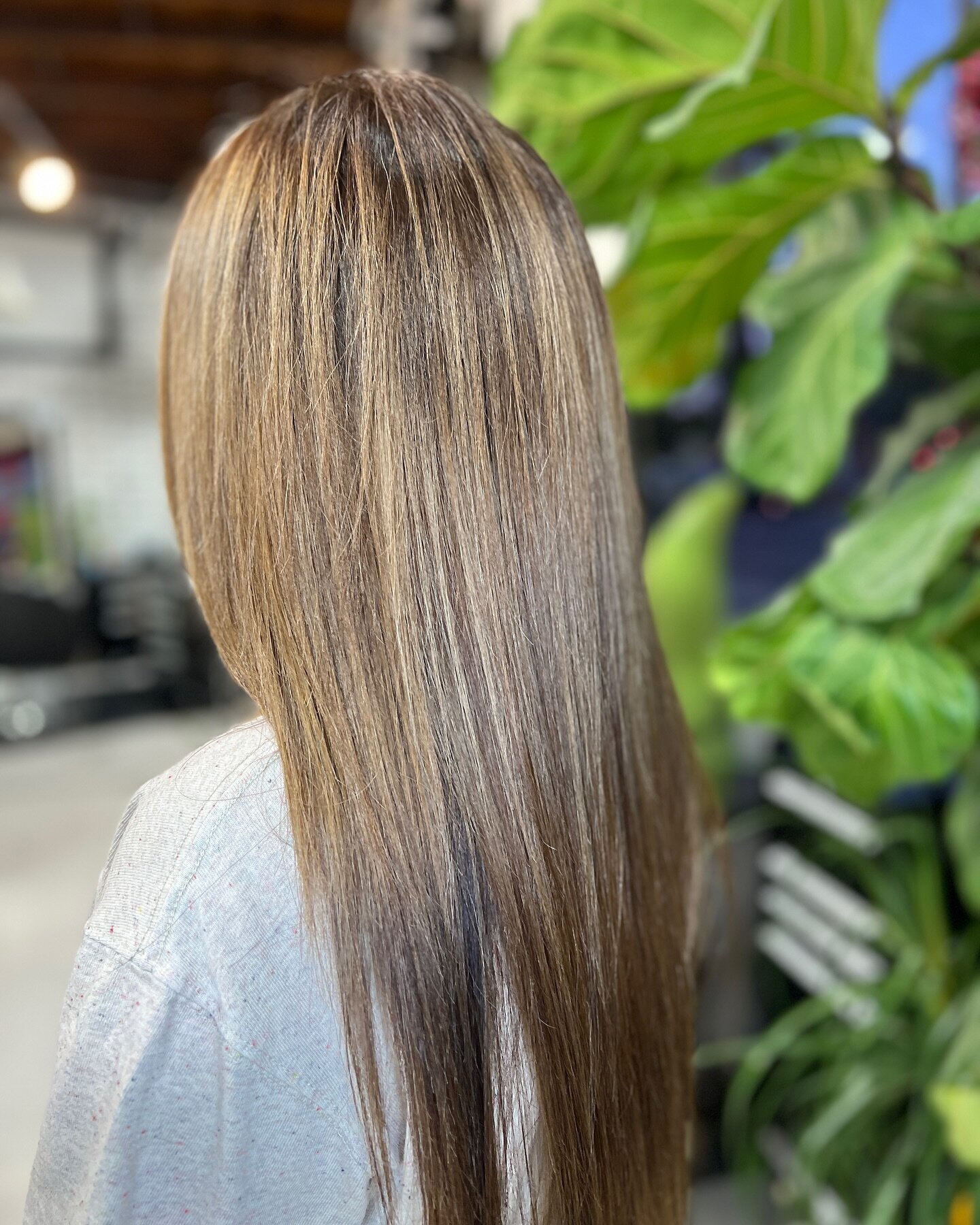 ✨ Spice up your look with fresh highlights and smoothing treatment! This client left our salon feeling fresh, fabulous, and ready to conquer the world. Ready for your transformation? Book your appointment now! Link in bio. 
.
.
.
.
.
.
.
.
.
@colorlo