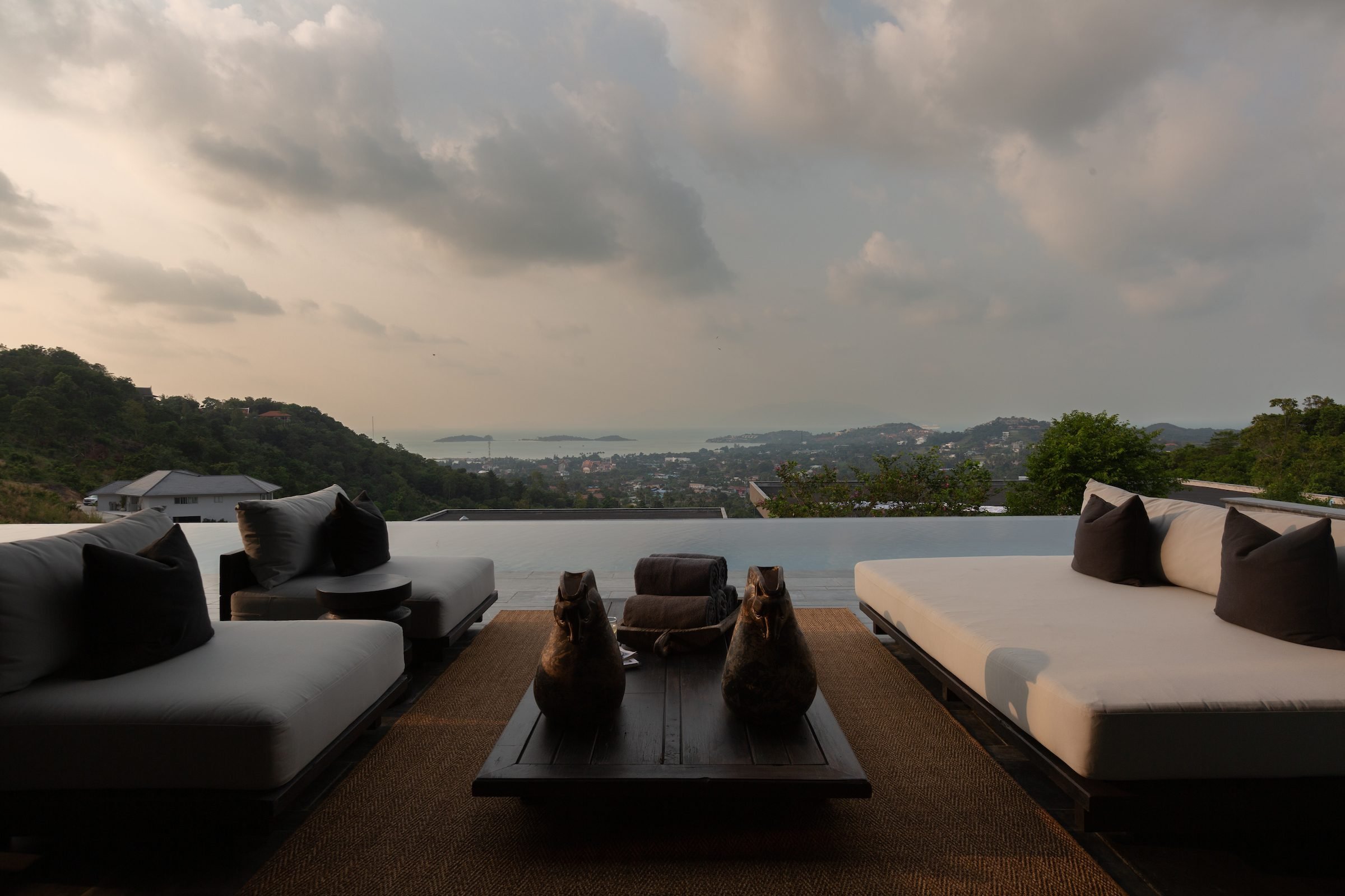Saru_outdoor_lounging-19.jpg