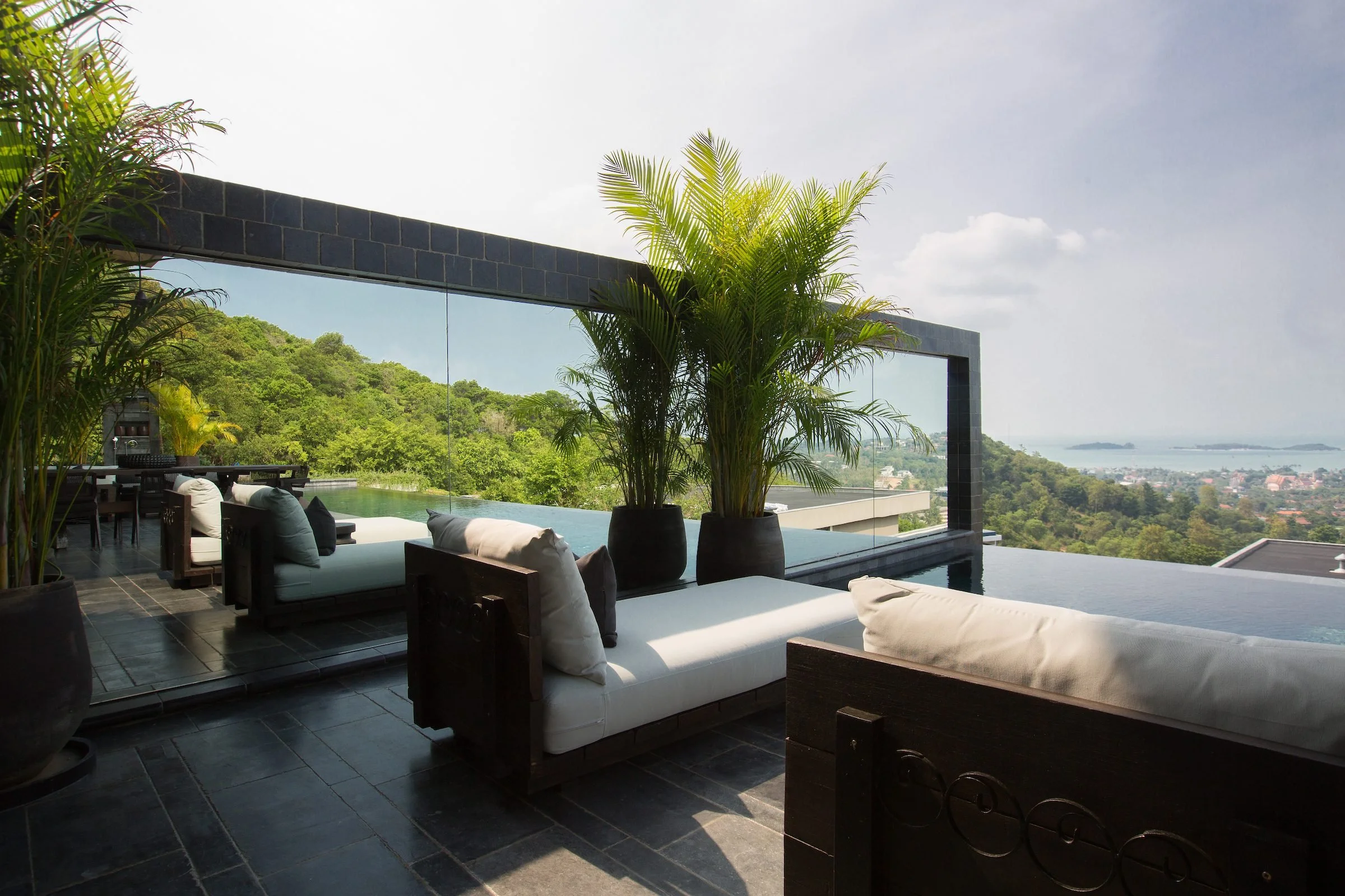 Saru_outdoor_lounging-22.jpg