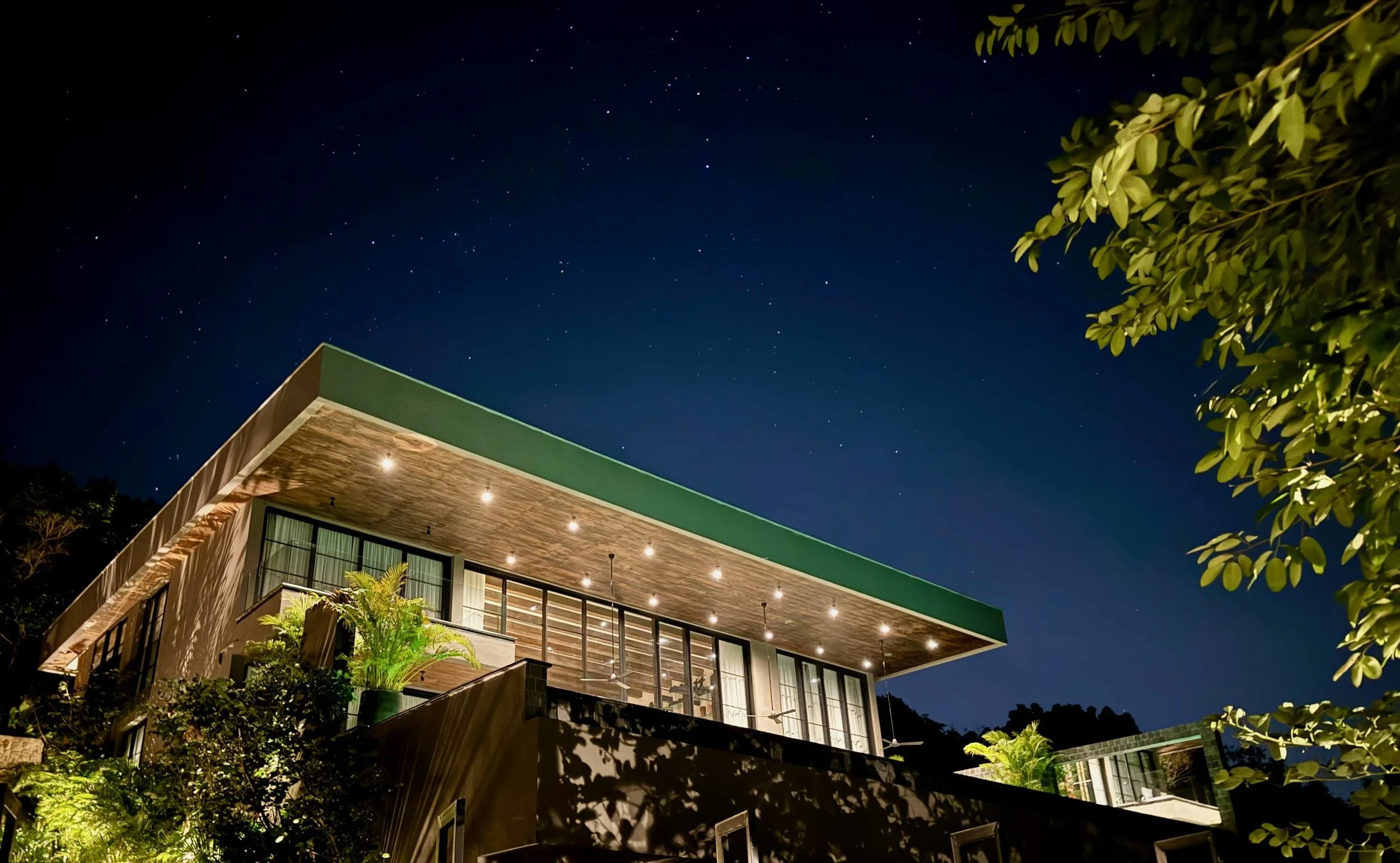 Saru_Night_View_Exterior.jpg