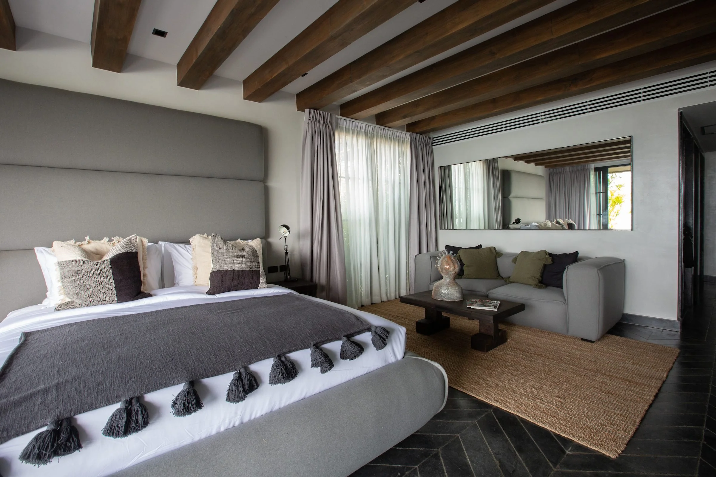 Saru_bedroom_2-2.jpg