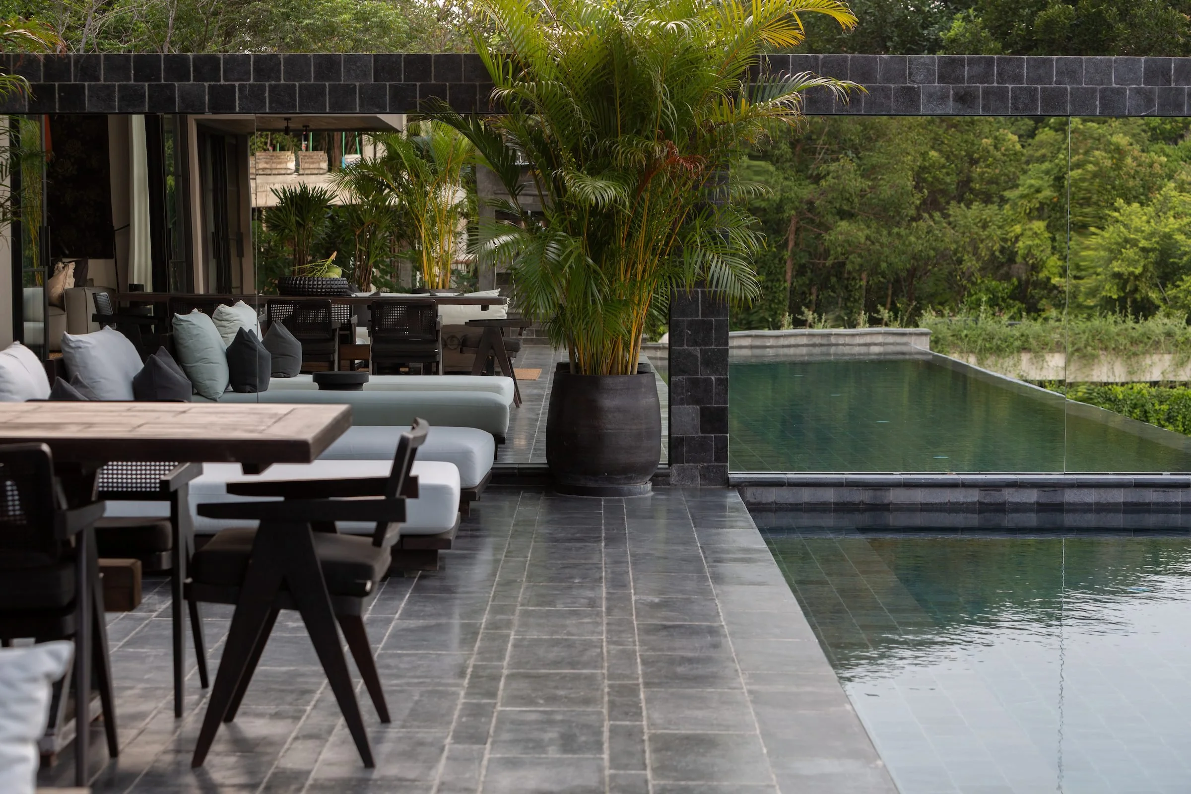 Saru_outdoor_dining-5.jpg