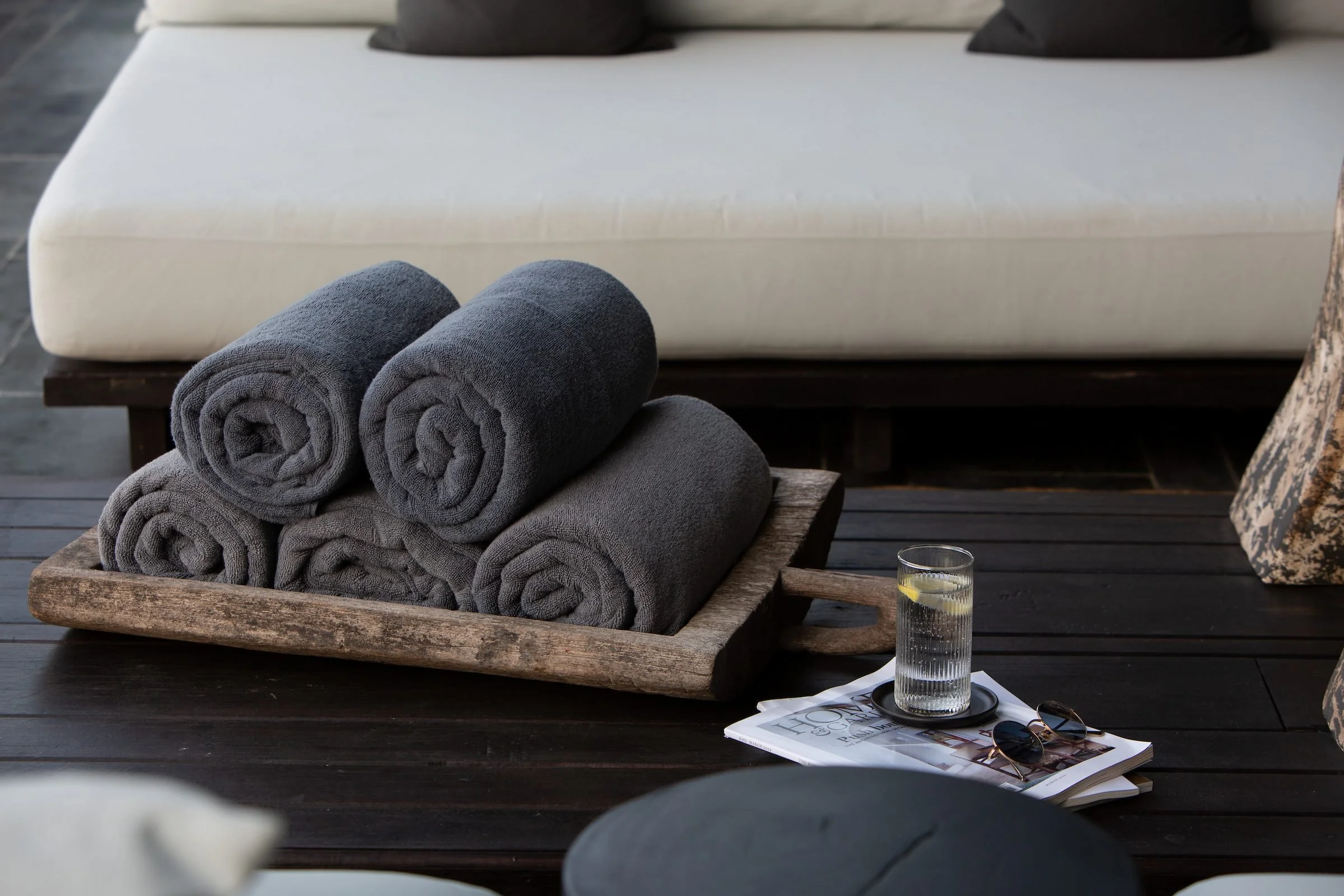 Saru_outdoor_lounging-11.jpg