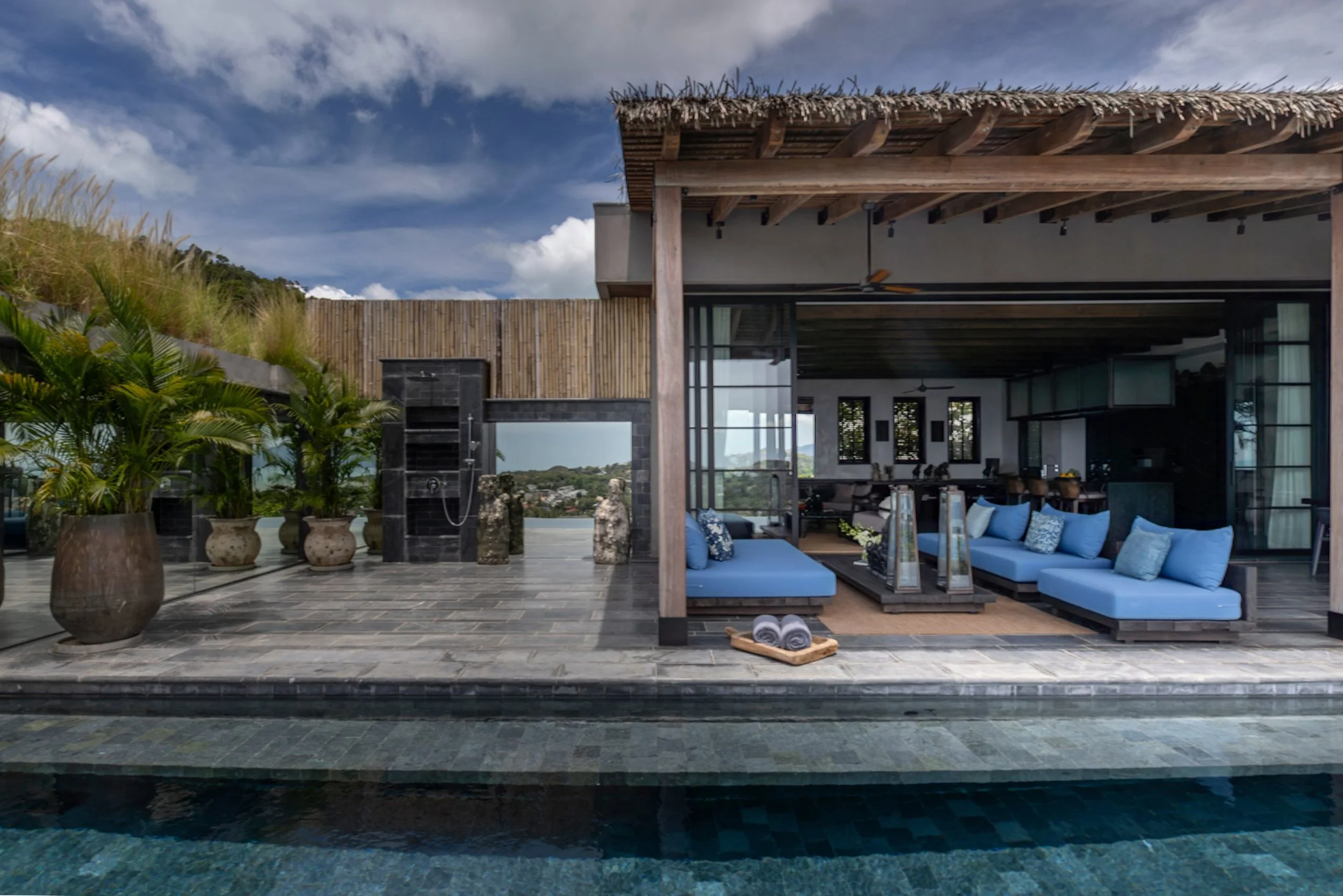 Reya_lounging_terrace-9.jpg