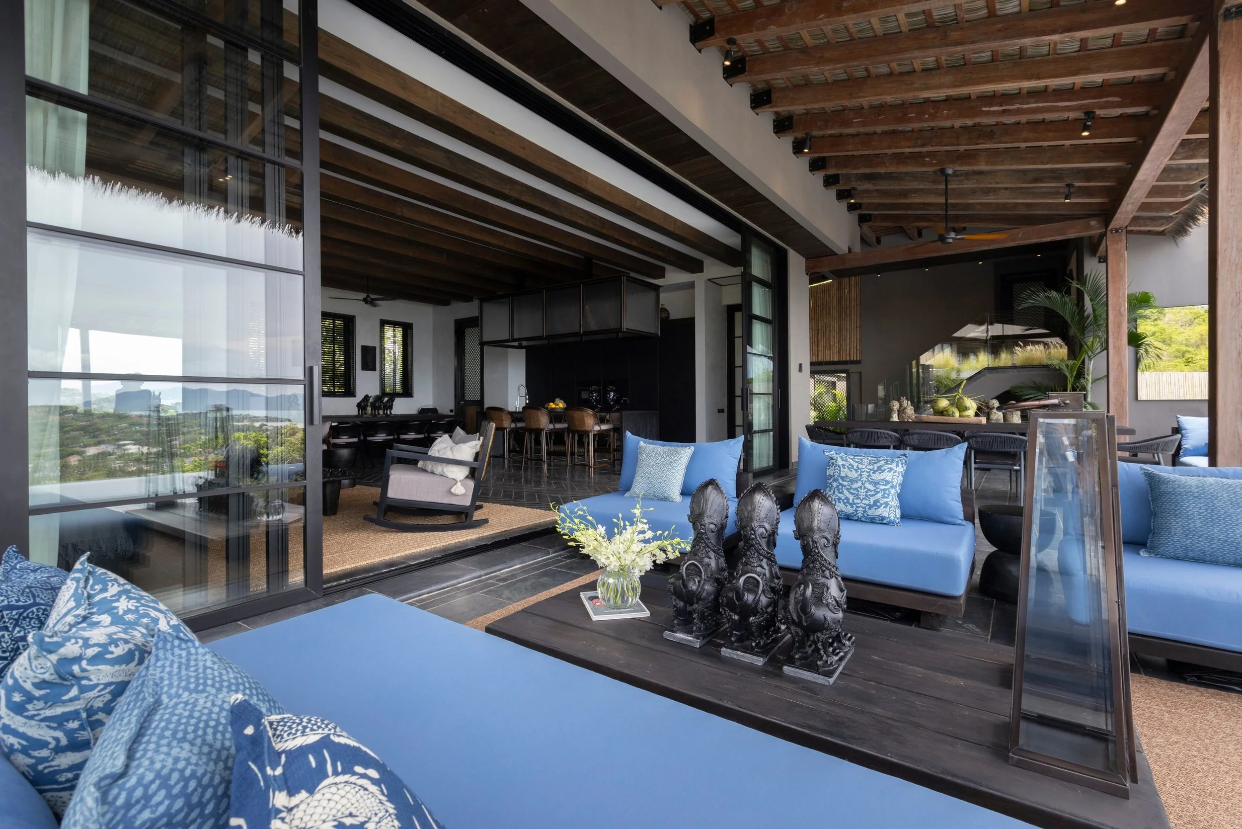 Reya_lounging_terrace-14.jpg