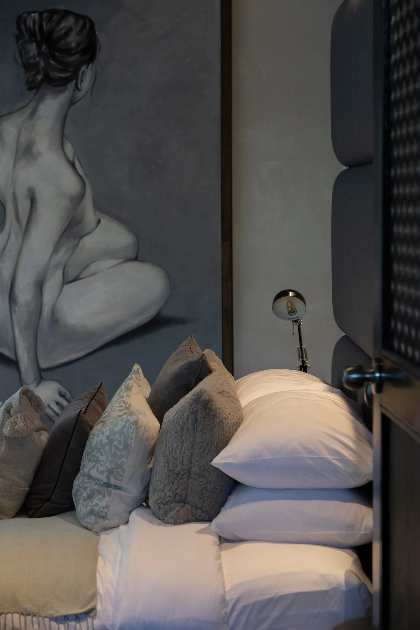 Reya_bedroom_4-5.jpg