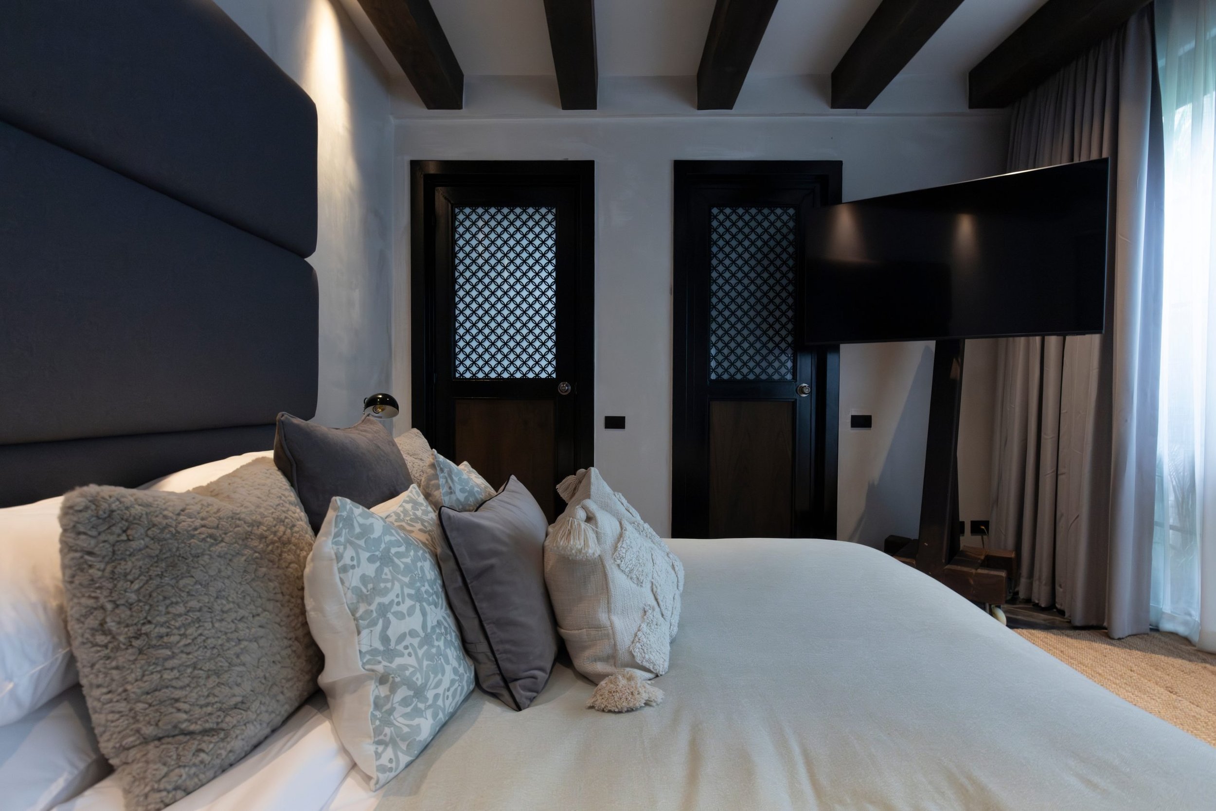 Reya_bedroom_4-7.jpg