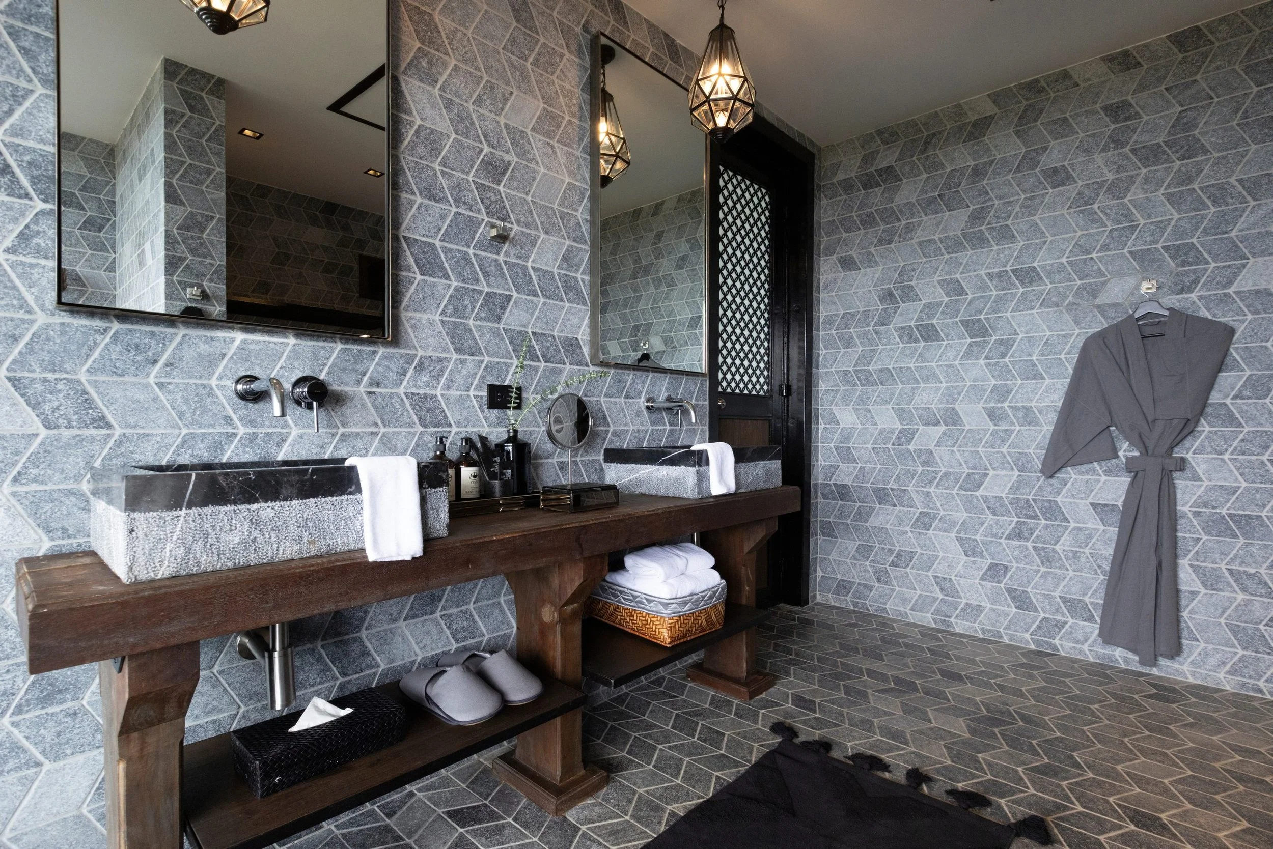Reya_bathroom_1-6.jpg