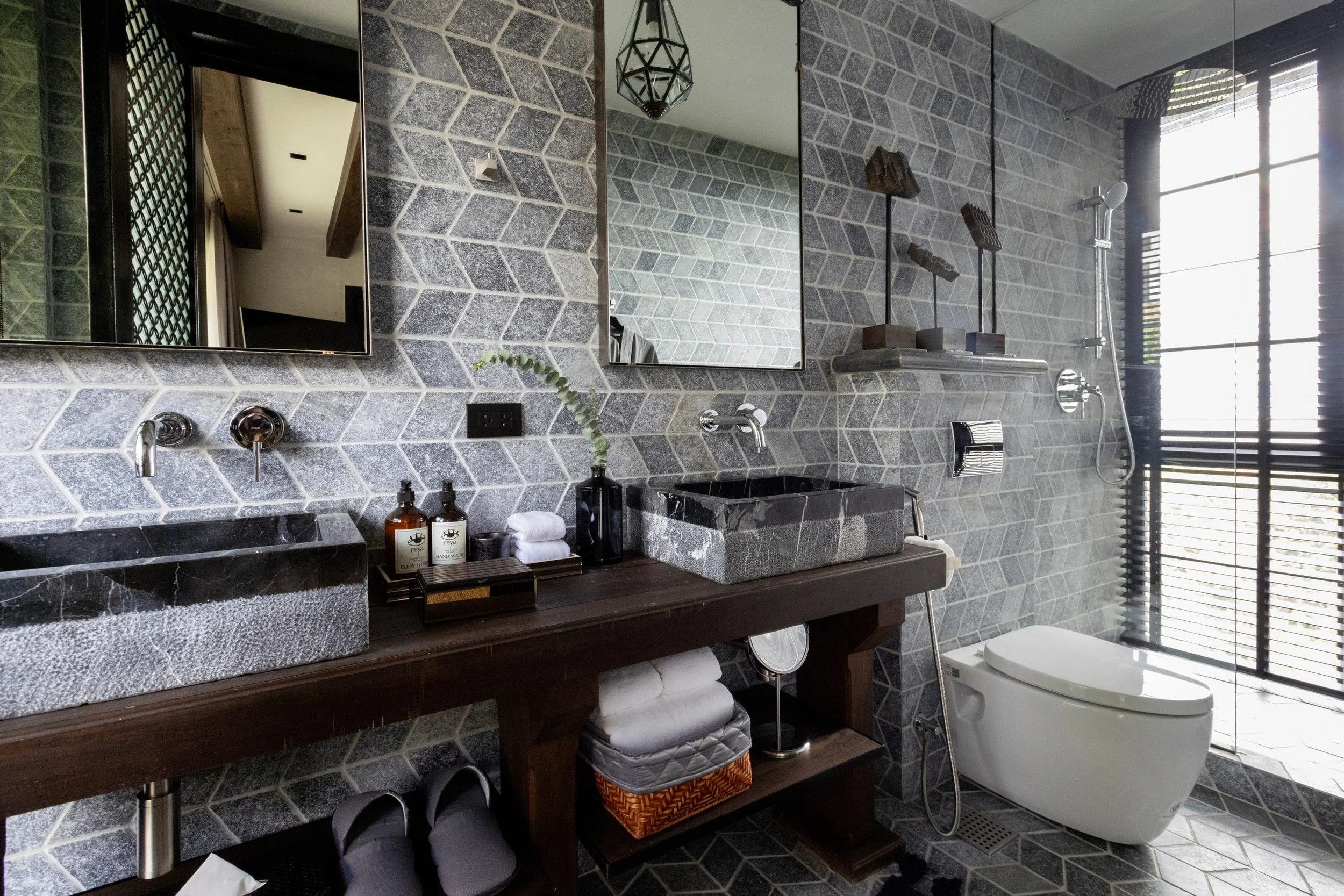 Reya_bathroom_2-2.jpg