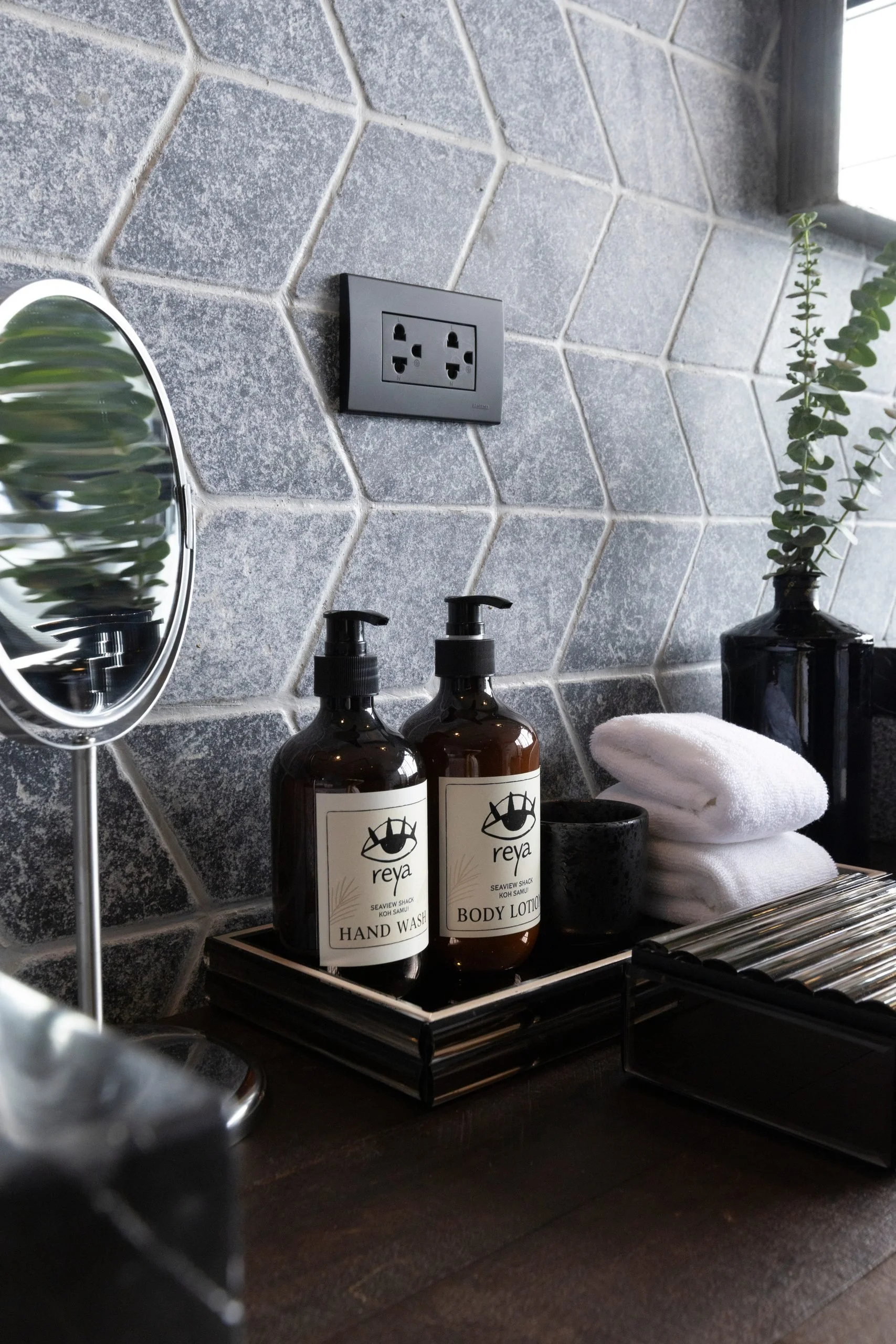 Reya_bathroom_3-2.jpg