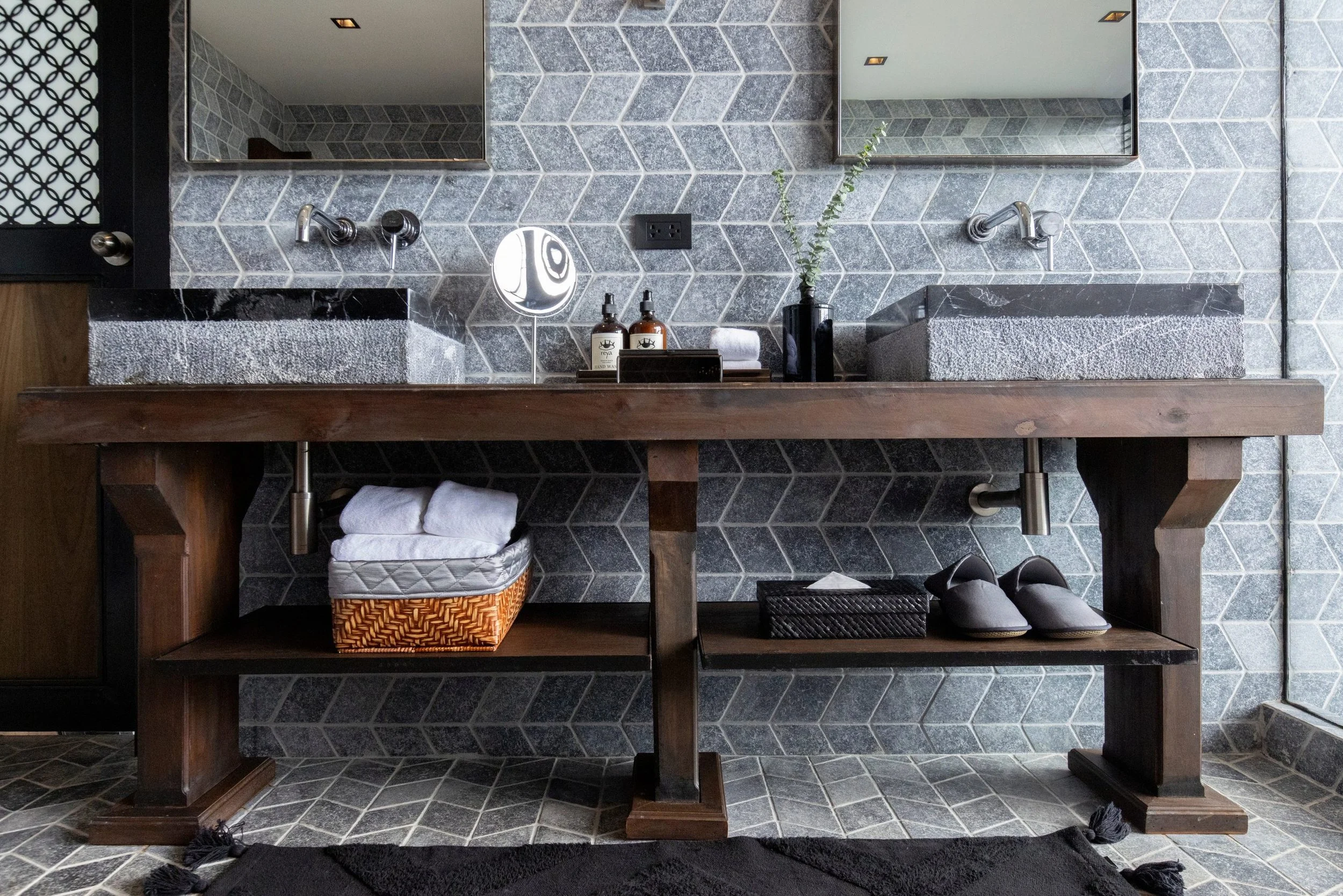 Reya_bathroom_3-6.jpg