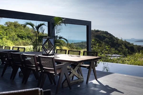 Suwan_outdoor_dining-2.jpg