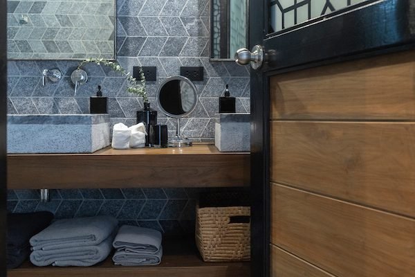 Suwan_bathroom_3-4.jpg
