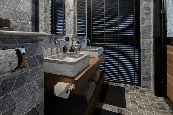 Suwan_bathroom_3-1.jpg