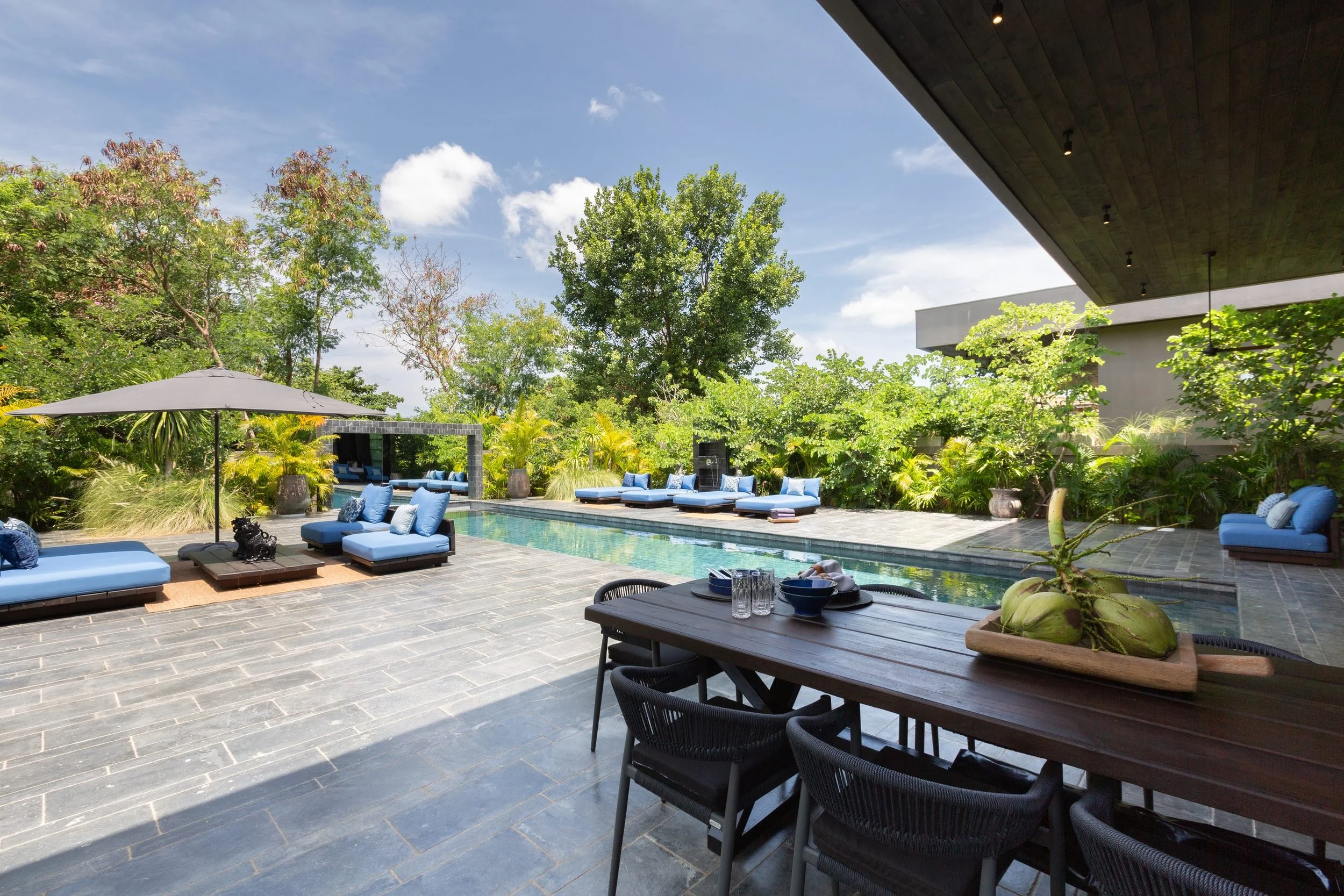 BVilla_1_outdoor_dining-3.jpg