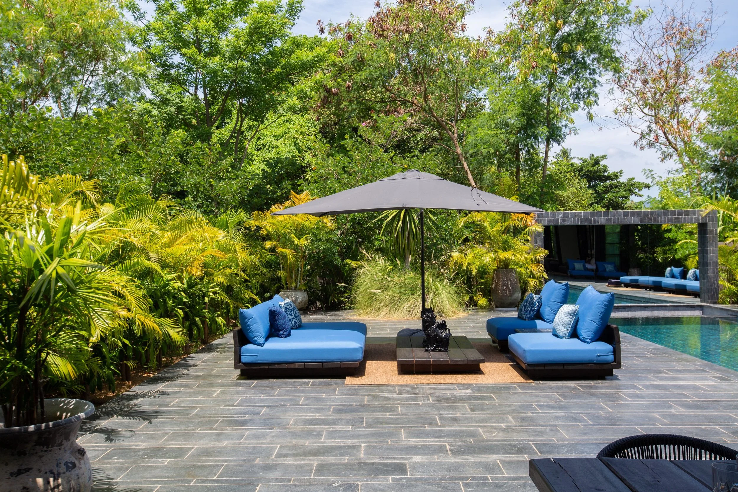 BVilla_1_pool_lounging-1.jpg