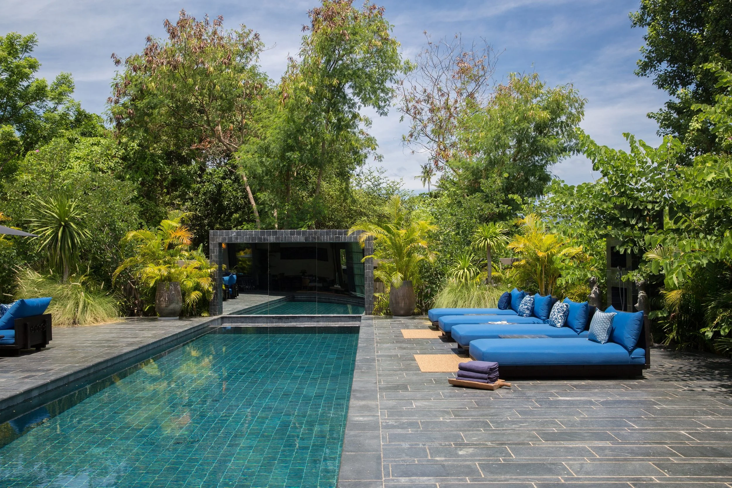 BVilla_1_pool_terrace-2.jpg
