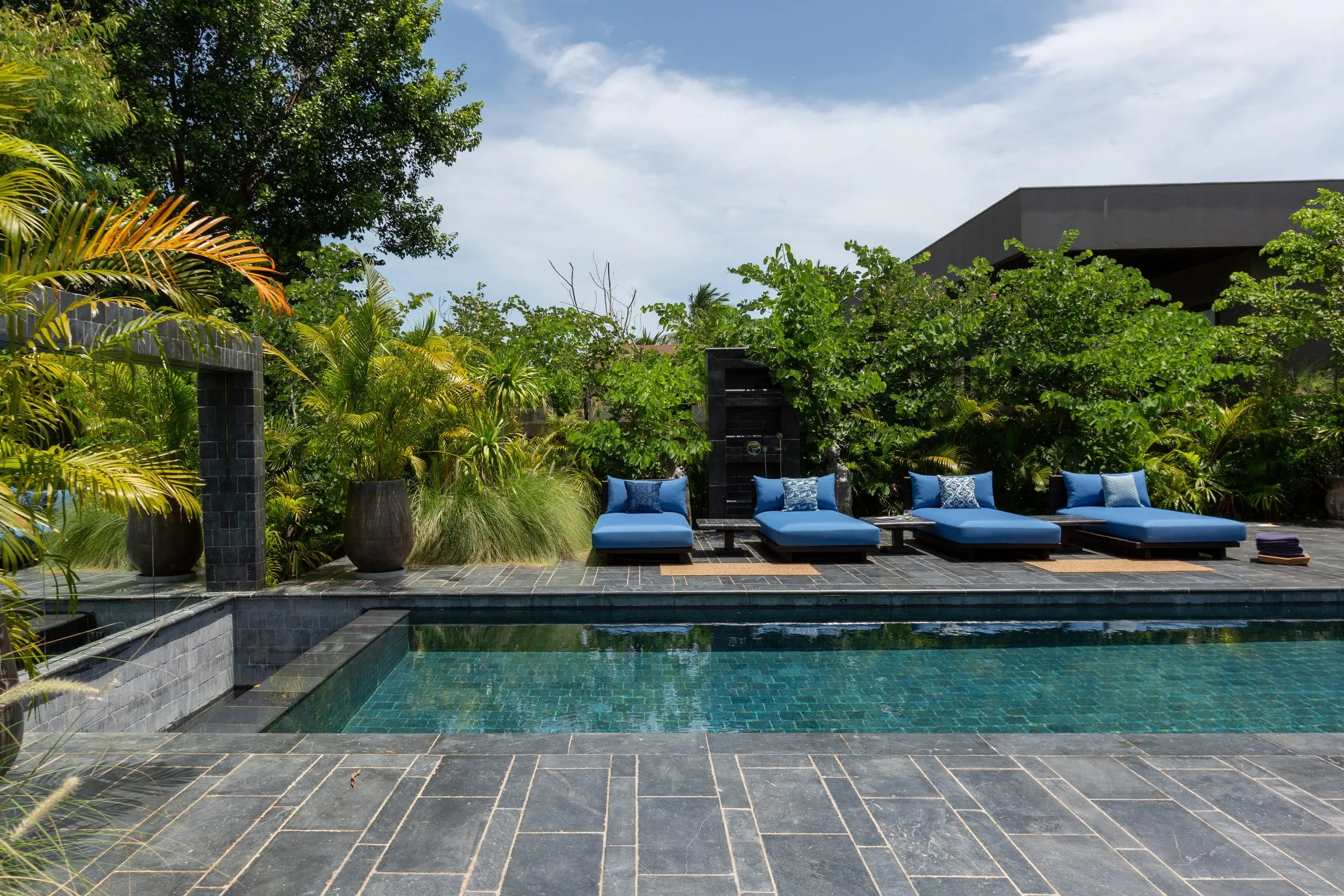 BVilla_1_pool_terrace-6.jpg