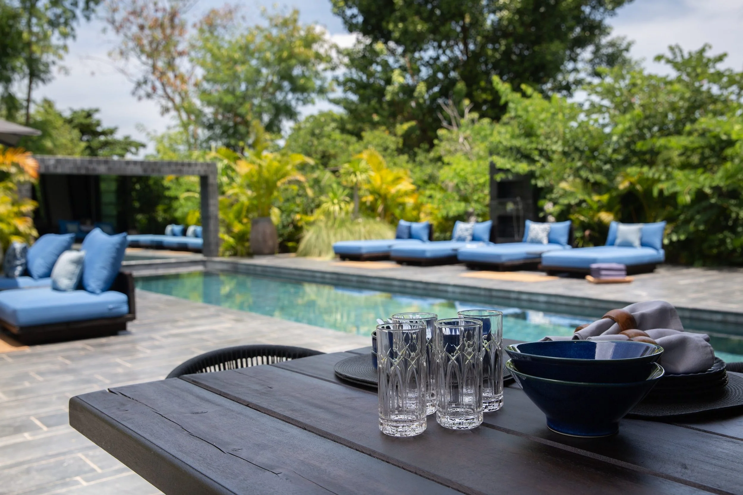 BVilla_1_outdoor_dining-2.jpg