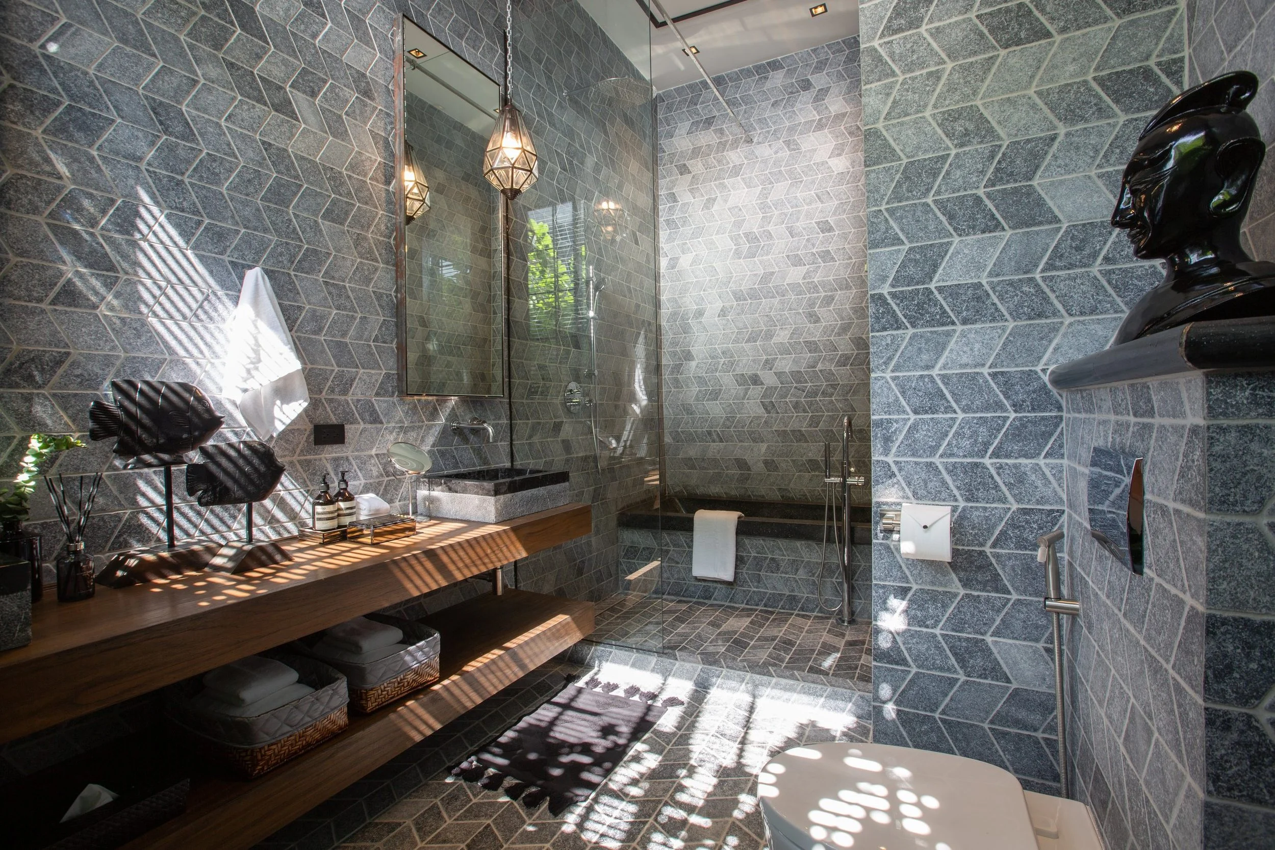 BVilla_1_master_bathroom-1.jpg