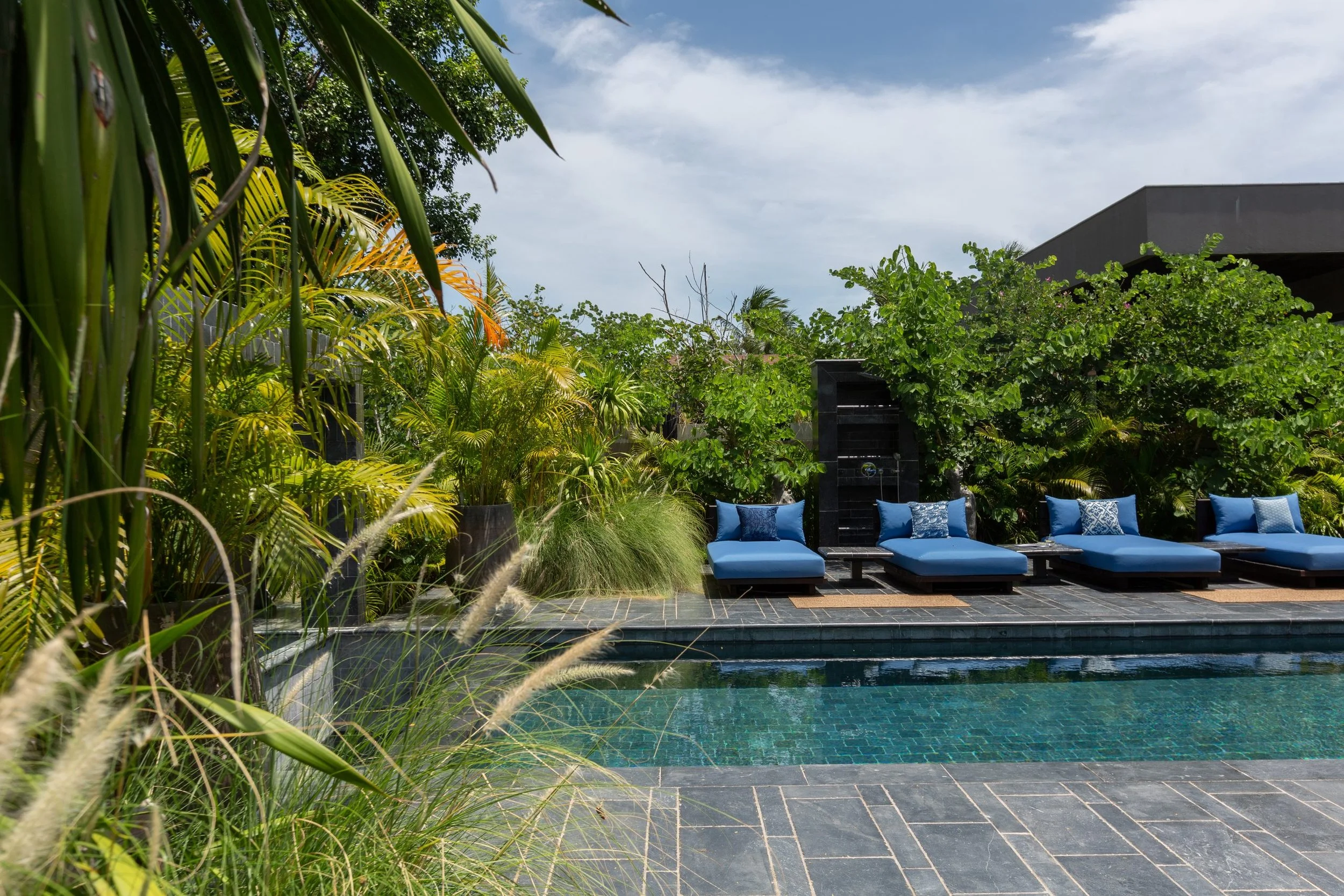BVilla_1_pool_terrace-5.jpg