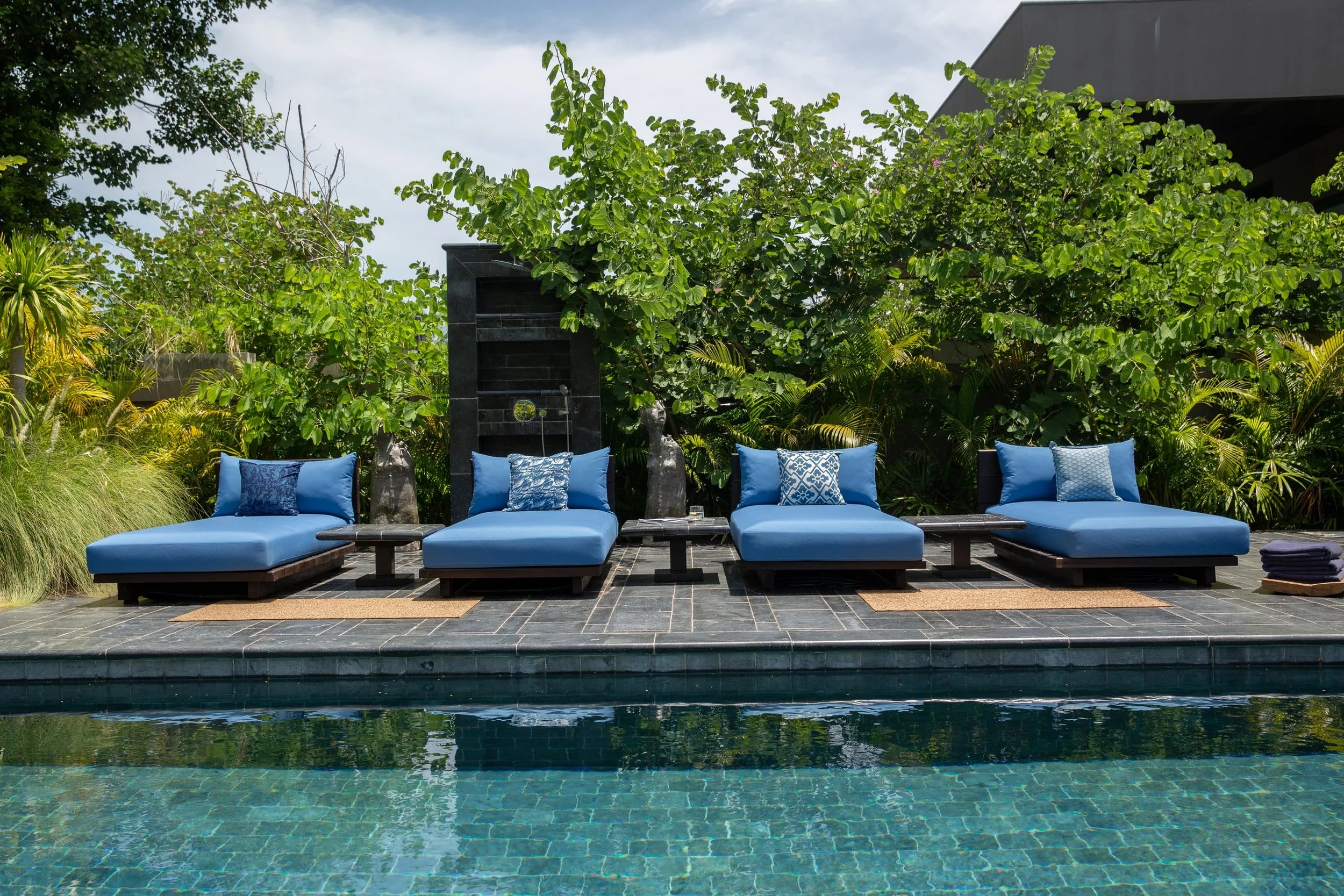 BVilla_1_pool_terrace-7.jpg