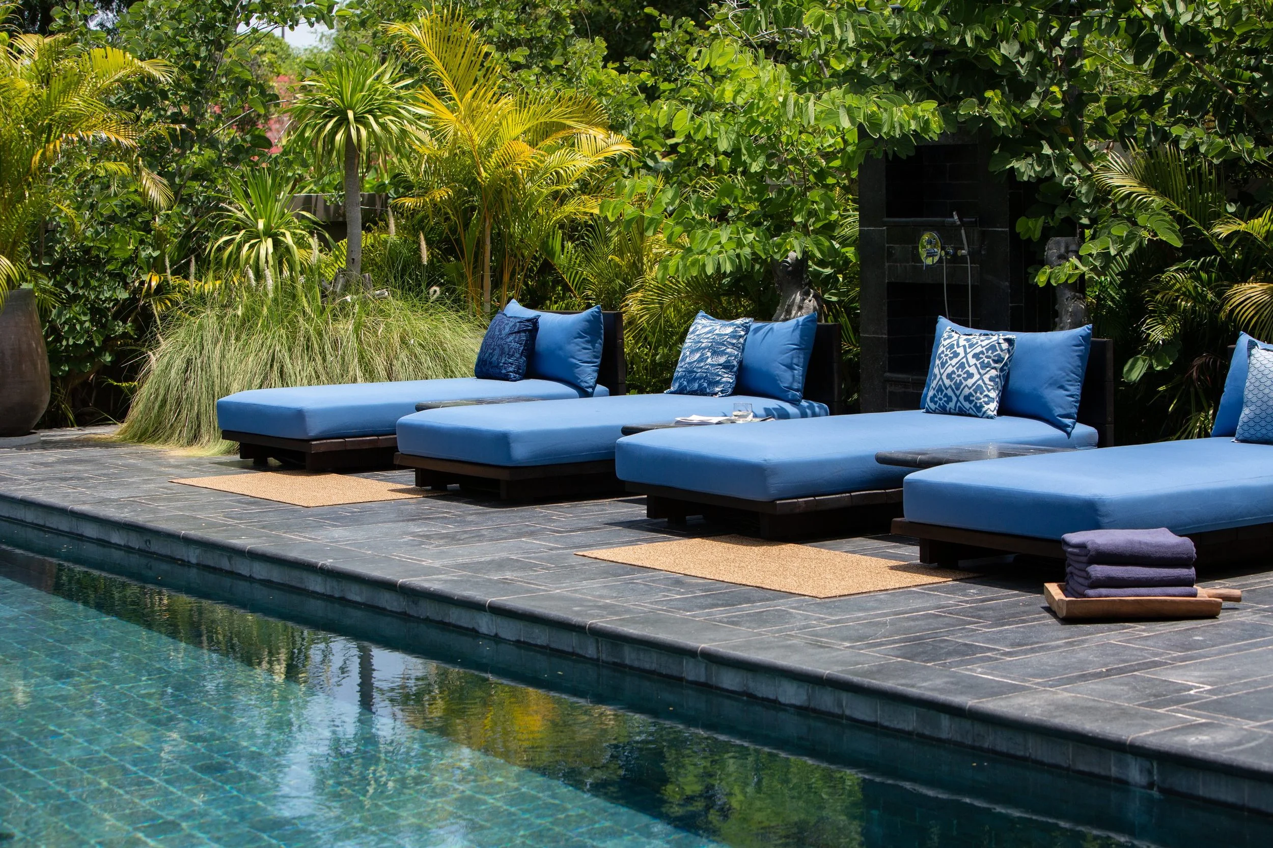 BVilla_1_pool_terrace-9.jpg