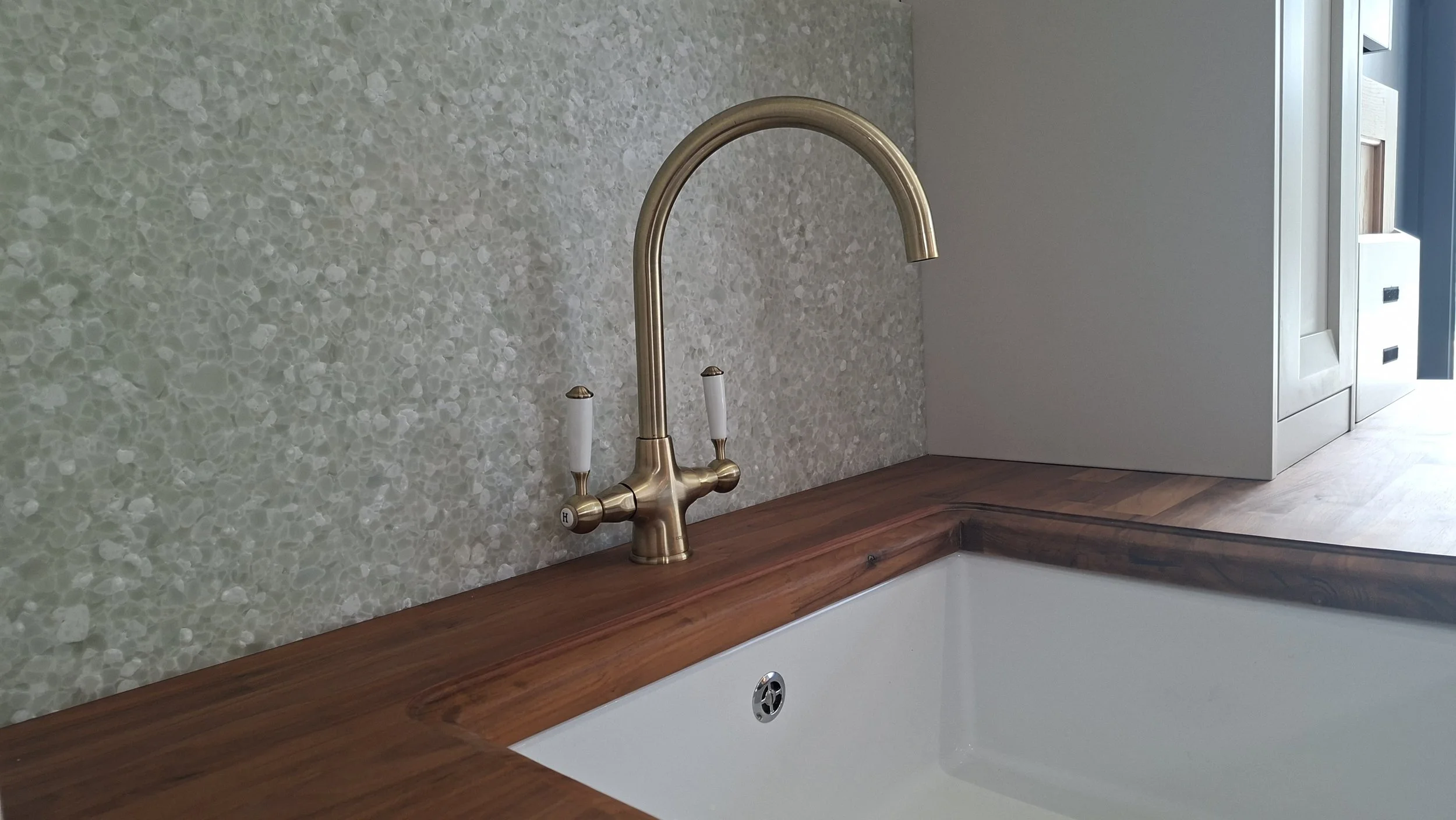 Avanni Kitchen 02.jpg