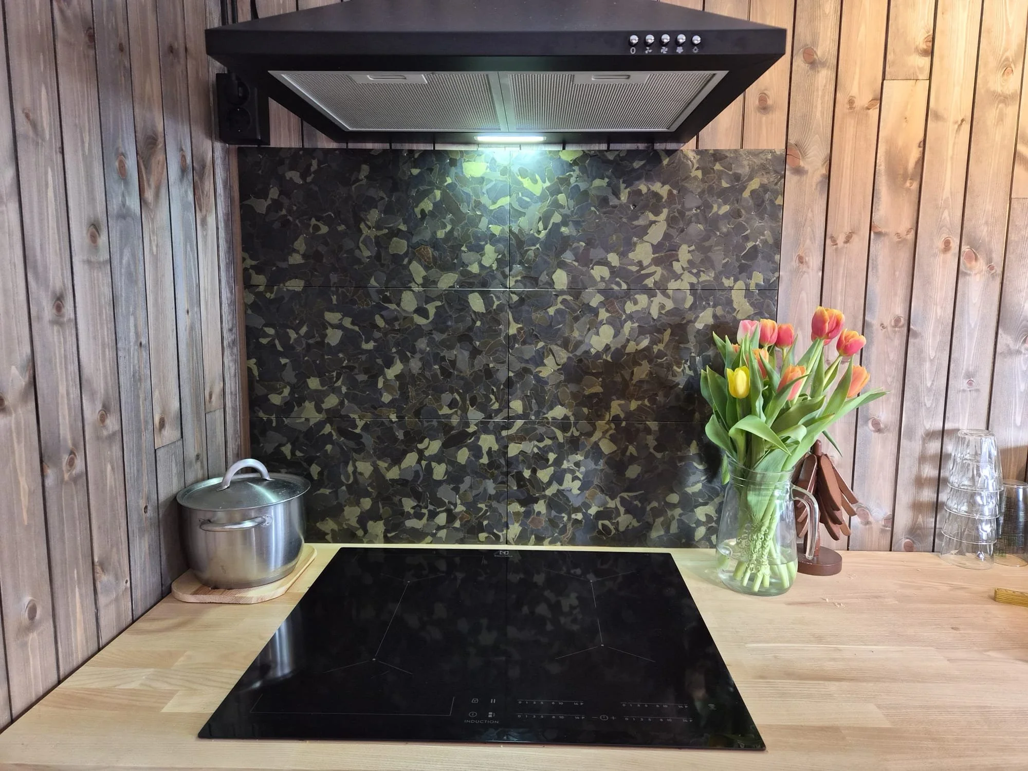 amber splashback  (30).jpeg