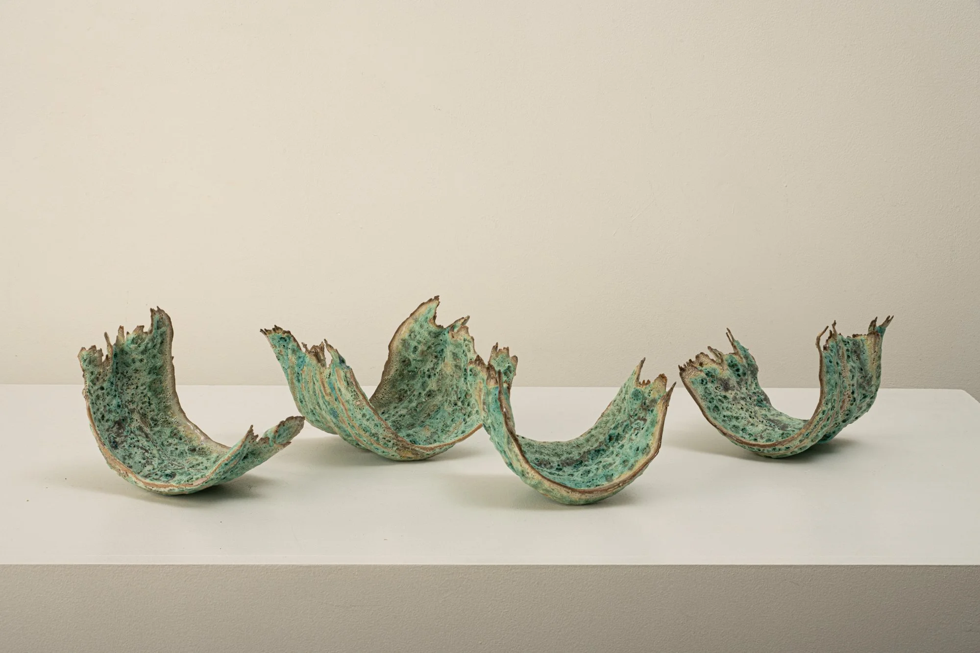 Small ceramic wave sculptures
-H18 x W18 x D6cm