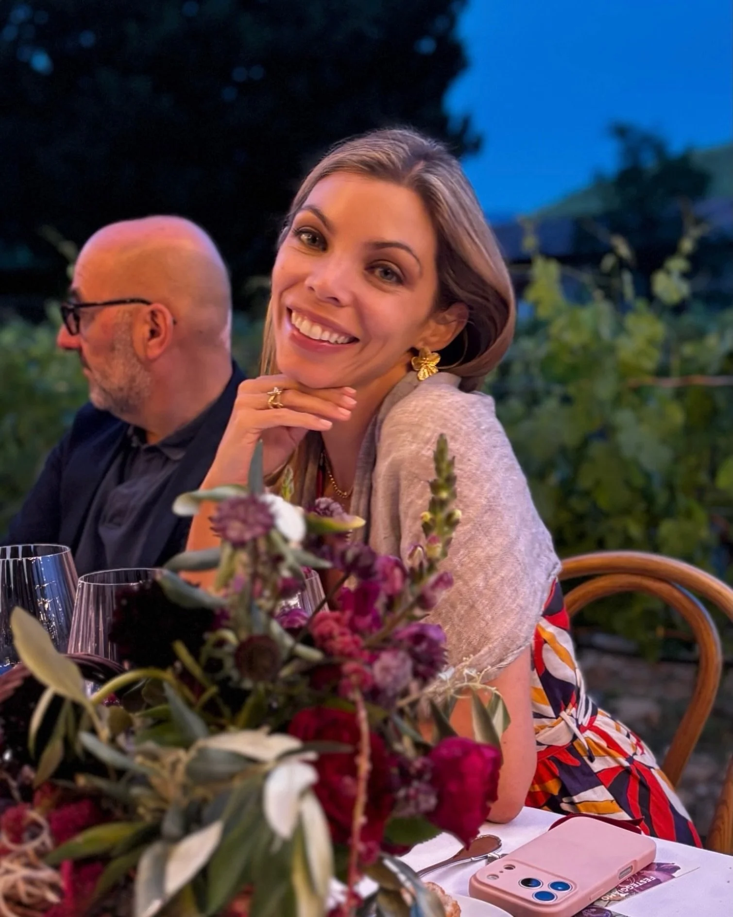 I got so many nice messages about this portrait so I guess it&rsquo;s going on the grid!! Thank you so much @bettysoldistudio for capturing me 🥰😘

Such a treat to toast to the summer at the loveliest vineyard dinner @quercetodicastellina🍷🥂✨