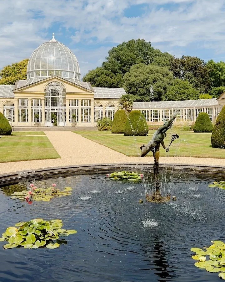 A literal scene from a dream ✨

Syon House has been the London home of the Dukes of Northumberland for more than 400 years (one of Britain&rsquo;s oldest aristocratic families).

The interiors were redesigned in the 18th century in a lavish neoclassi