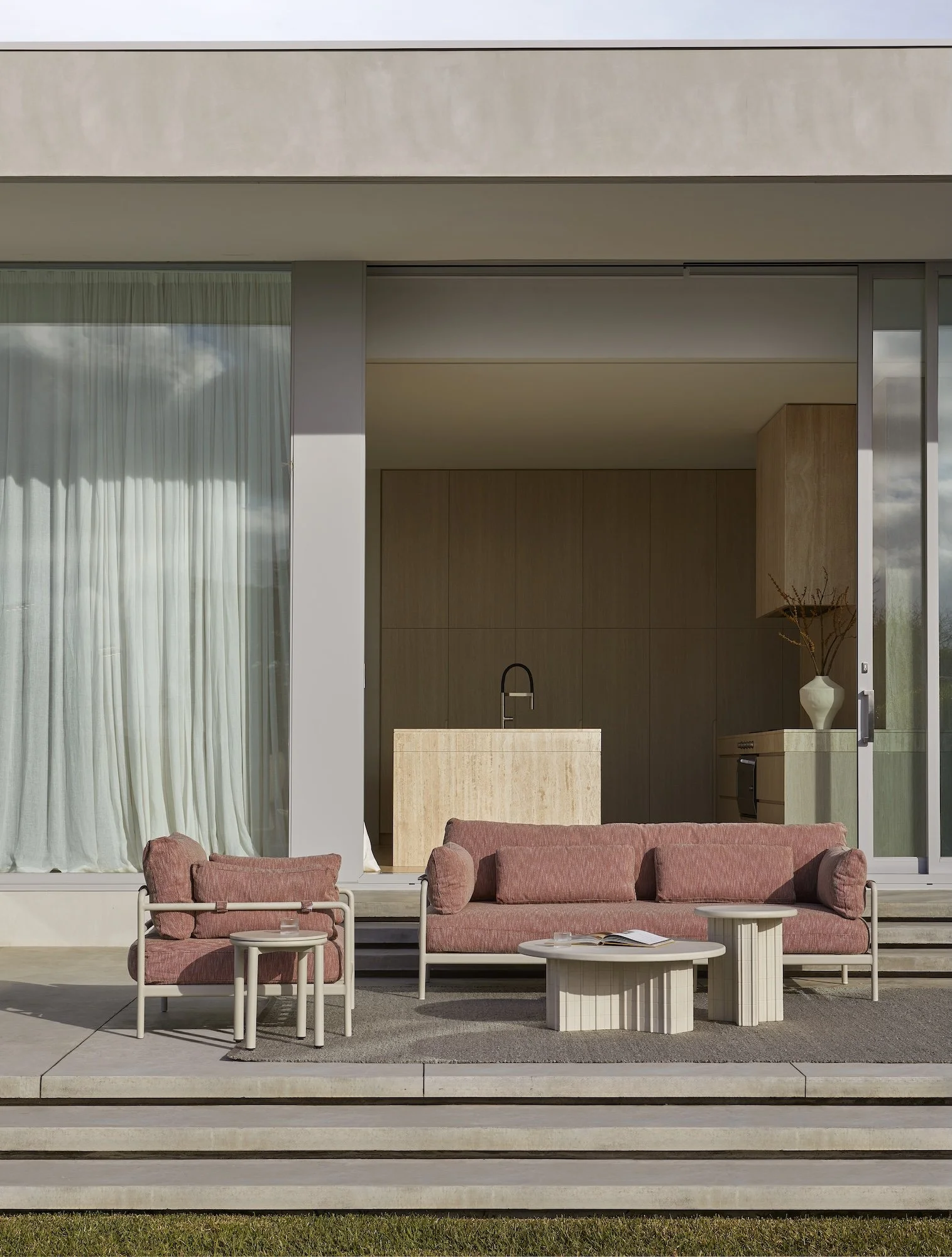 GlobeWest_26V1_Malvern_OutSofa_HR_1P.jpg
