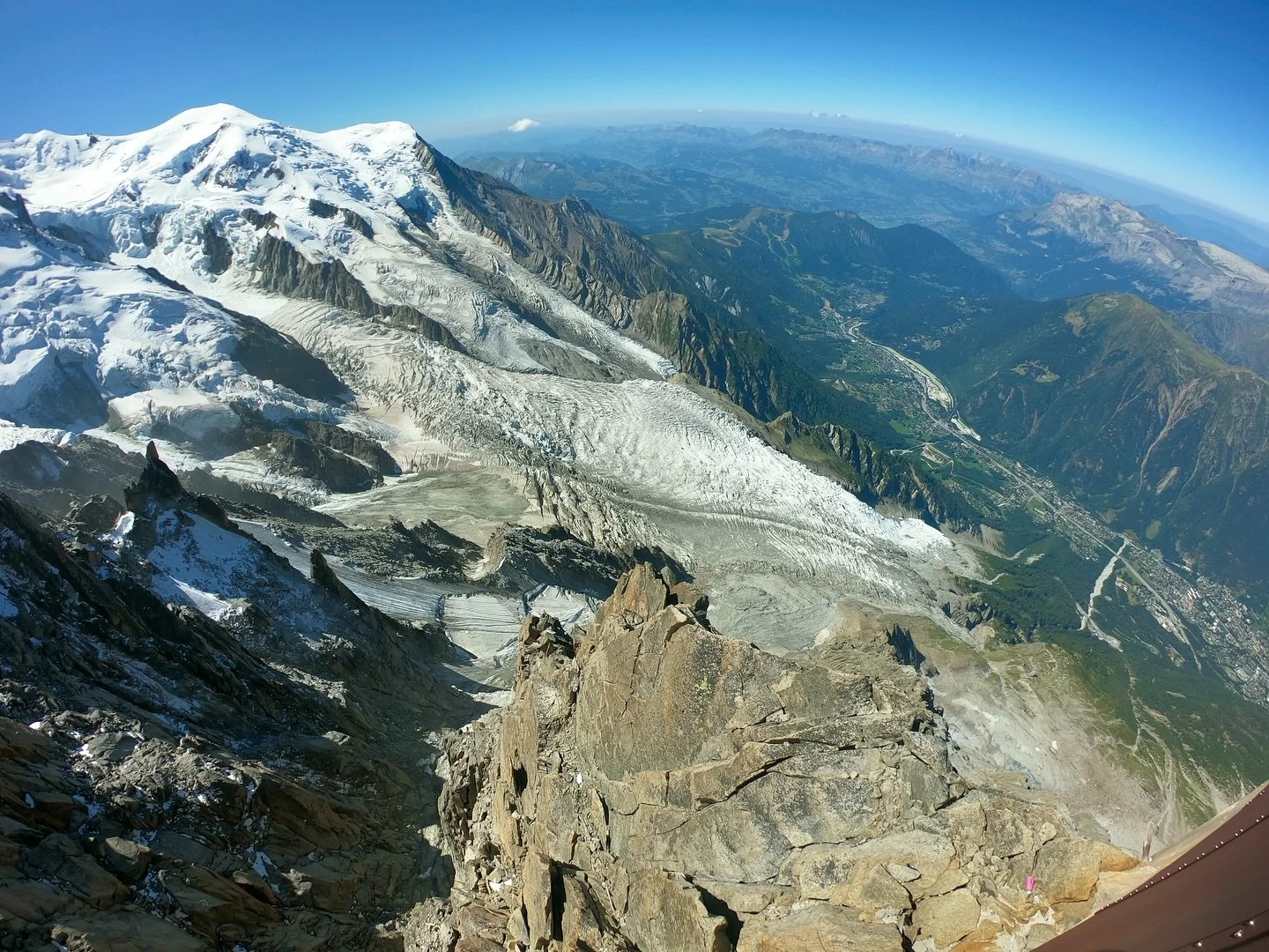 🏔️ Mont Blanc in its simplest form &mdash; stillness at 4,800 metres.

Between France 🇫🇷 Switzerland🇨🇭Italy 🇮🇹 &mdash;  ridgelines carry the stories of geographical history, culture, travellers, mountaineers, and dreamers.

Our alps adventure 