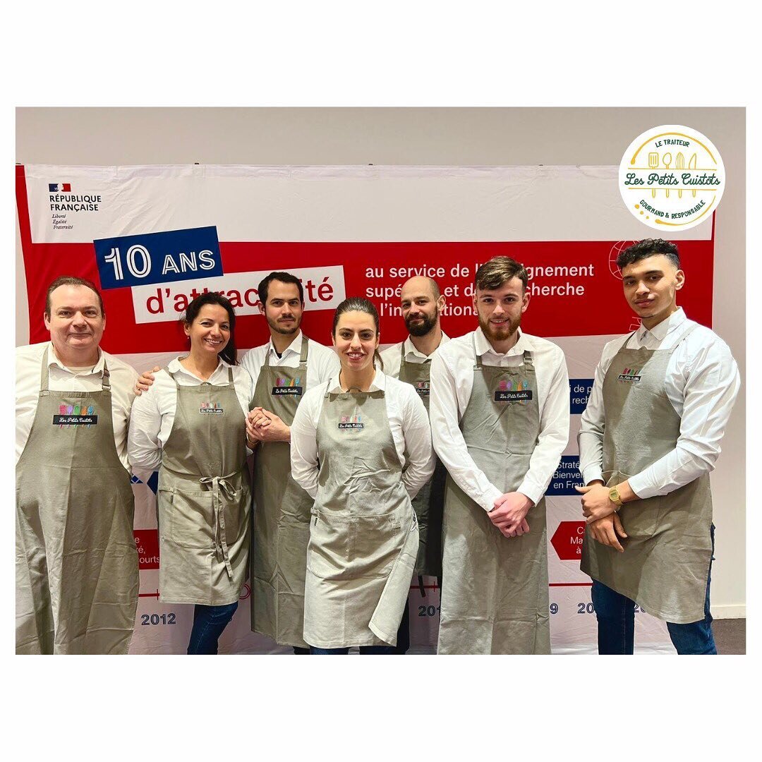 Une &eacute;quipe de choc ce matin pour vous concocter un petit d&eacute;jeuner tr&egrave;s gourmand &agrave; l&rsquo;occasion du Forum @campus_france 2023 🥐🔥😋

#ForumCF #RendezVousEnFrance #traiteur #evenementiel #paris #lespetitscuistots #gourma