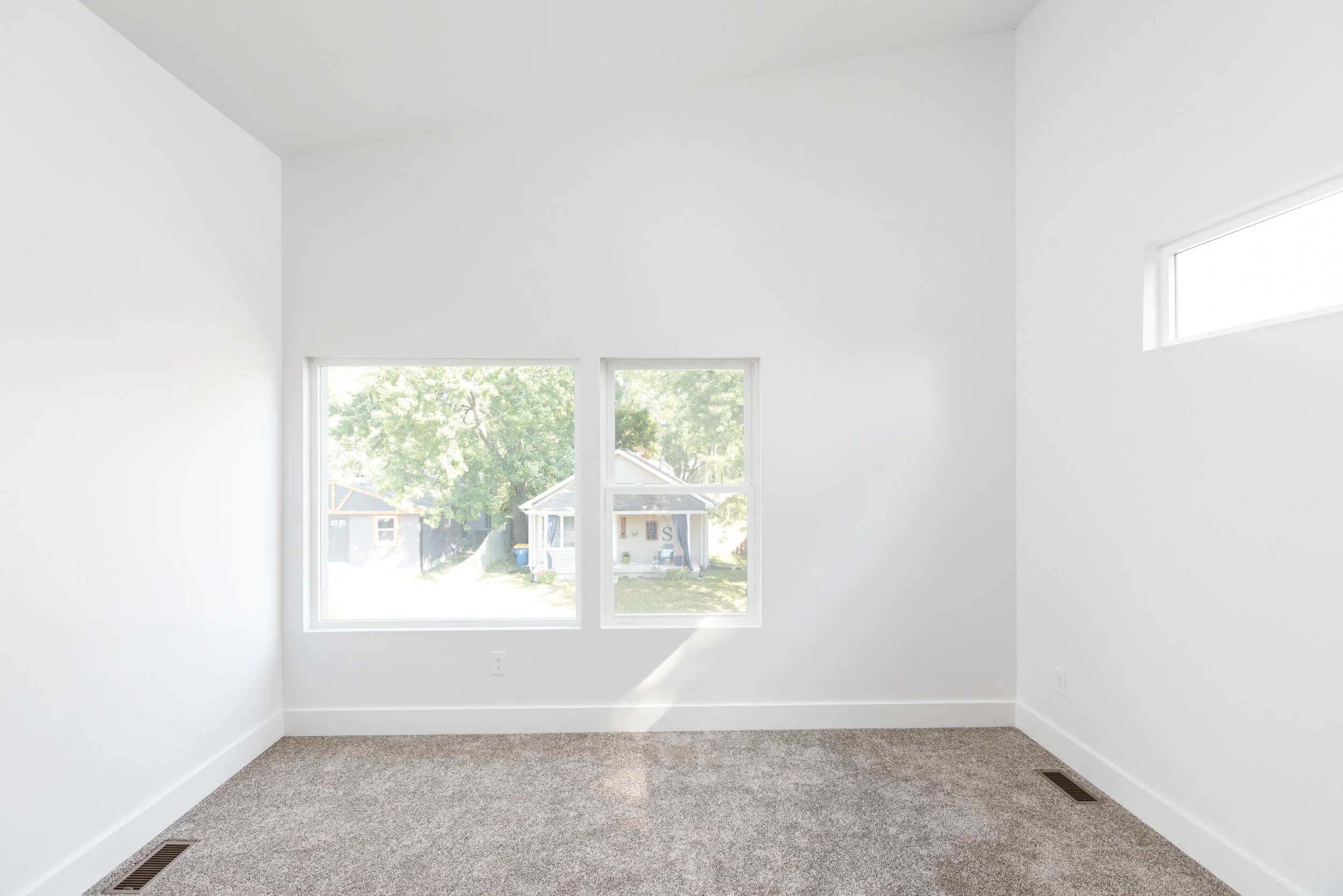 2215 Pleasant St-18.jpg