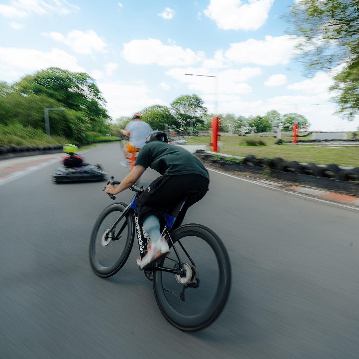 No need for all the gear in the Any Bike Championship- tracksuit and trainers will do! 👑
📷 @teosnaps 
#OFFTHESTREETS